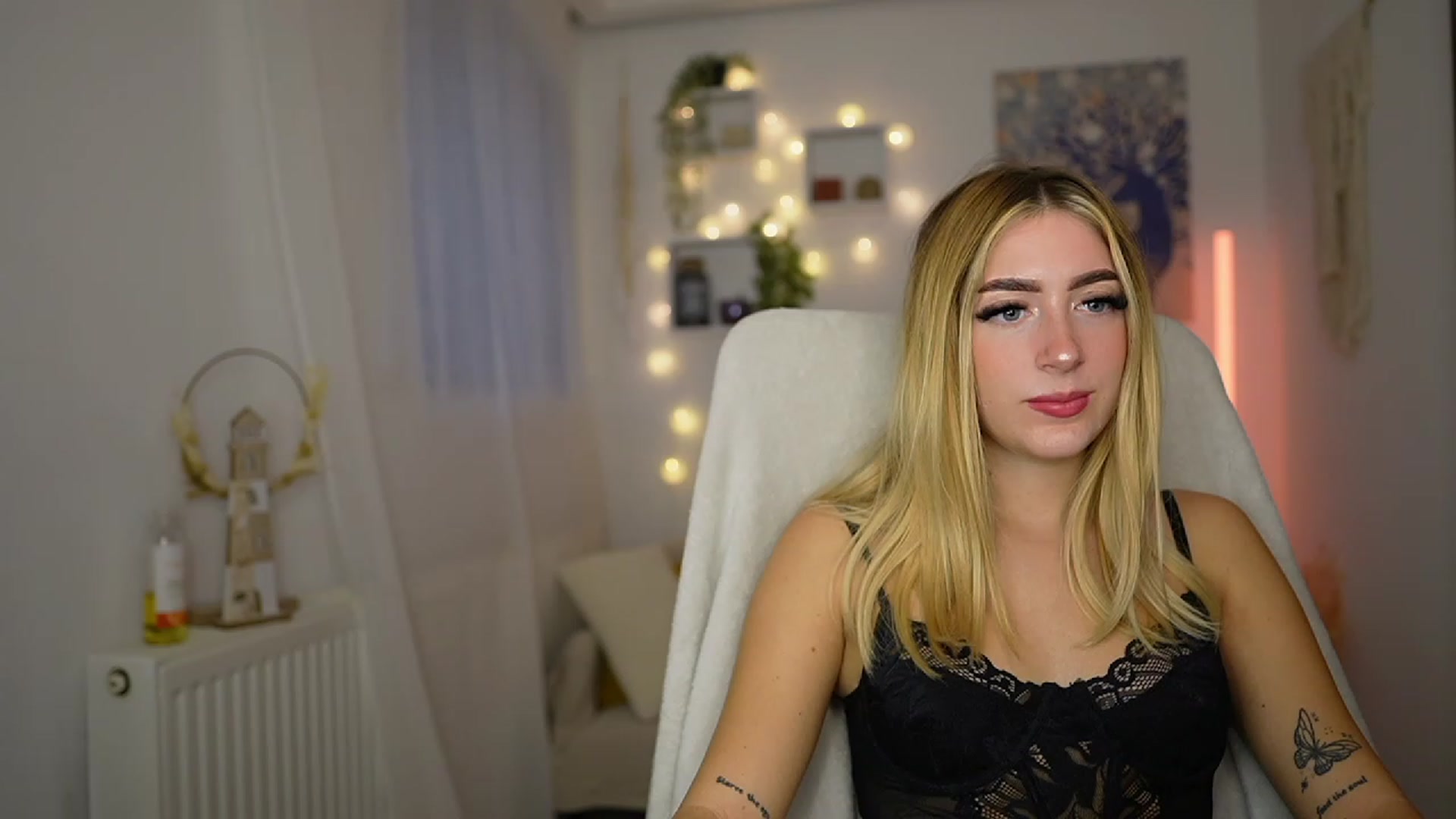 Gallery image thumbnail from Tina_Nappi18's myfreecams stream on, 10/05/2023, 14:51 image 16 of 20