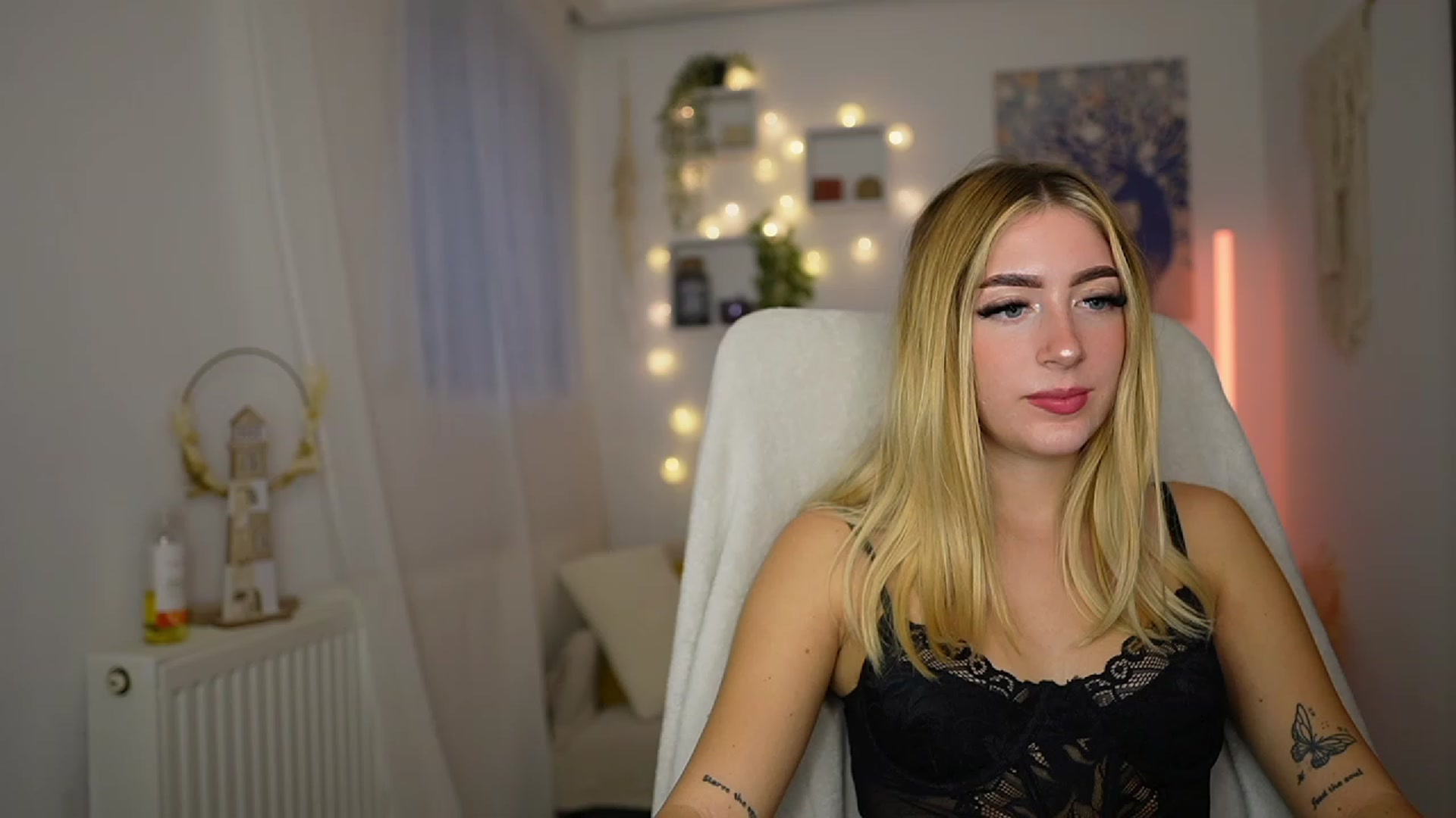 Gallery image thumbnail from Tina_Nappi18's myfreecams stream on, 10/05/2023, 14:51 image 14 of 20