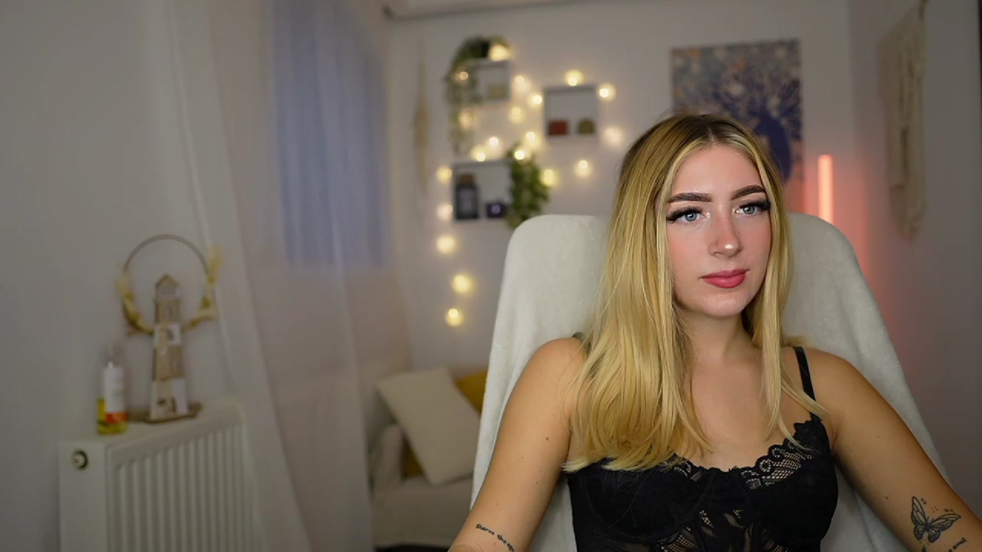 Gallery image thumbnail from Tina_Nappi18's myfreecams stream on, 10/05/2023, 14:51 image 9 of 20