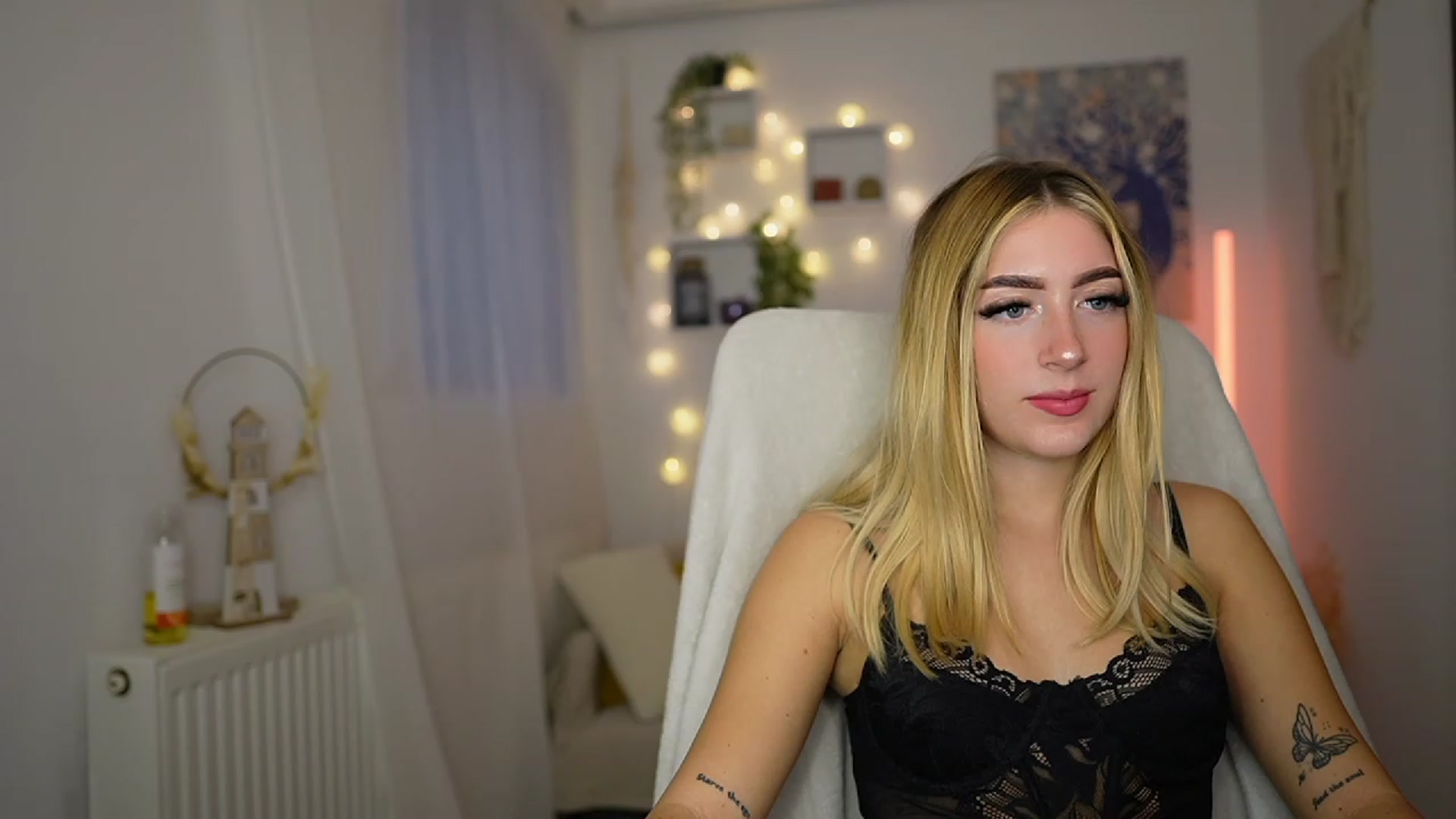 Gallery image thumbnail from Tina_Nappi18's myfreecams stream on, 10/05/2023, 14:51 image 13 of 20