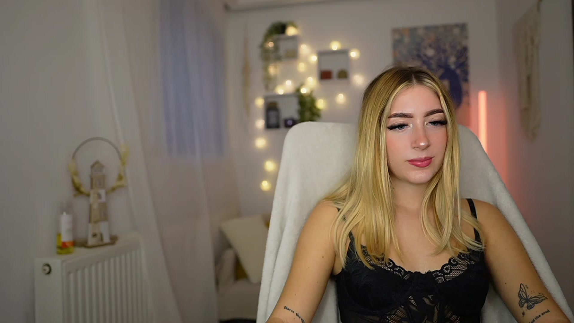 Gallery image thumbnail from Tina_Nappi18's myfreecams stream on, 10/05/2023, 14:51 image 17 of 20