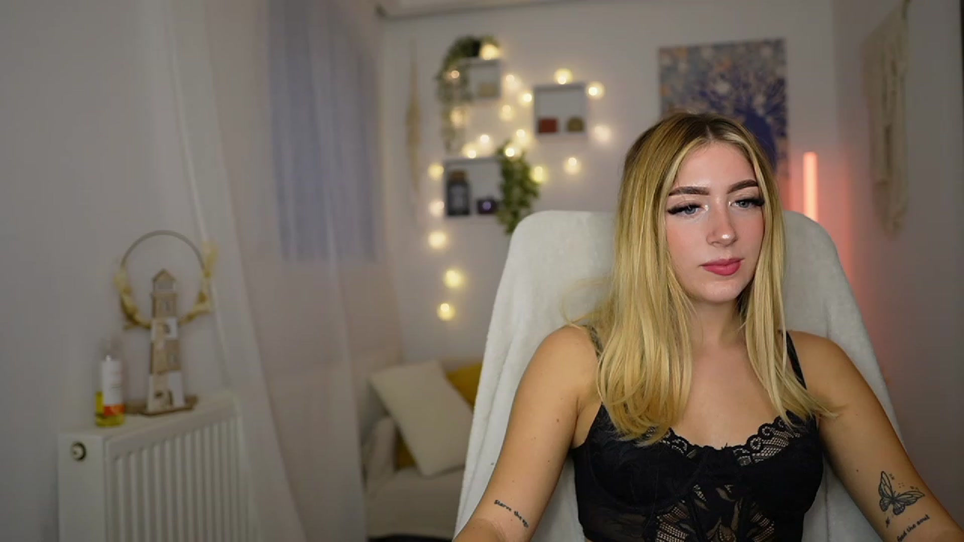 Gallery image thumbnail from Tina_Nappi18's myfreecams stream on, 10/05/2023, 15:30 image 20 of 20