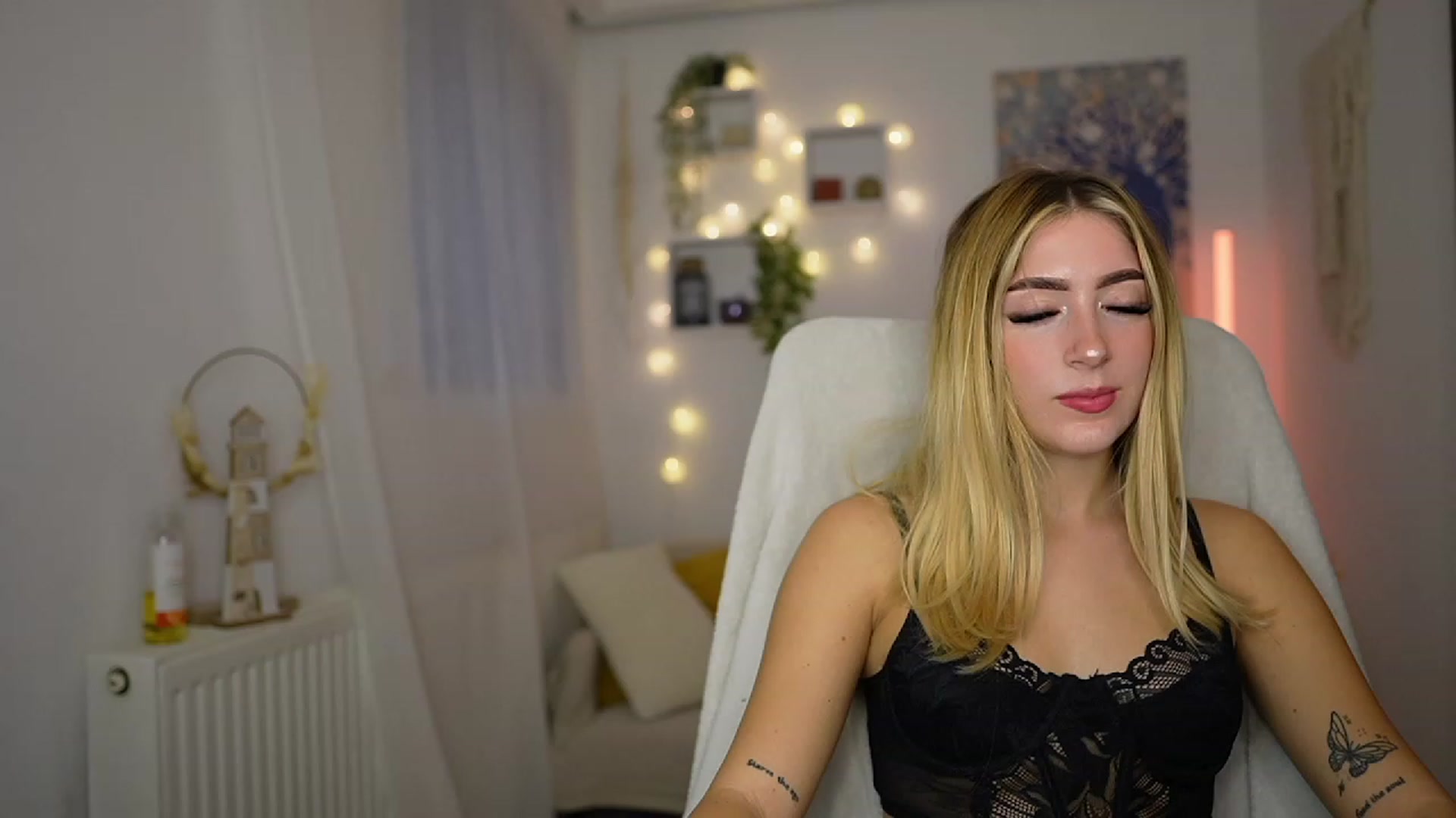 Gallery image thumbnail from Tina_Nappi18's myfreecams stream on, 10/05/2023, 15:30 image 13 of 20