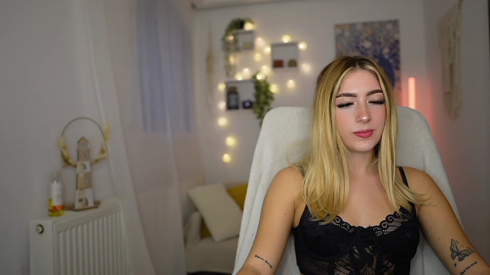 Gallery image thumbnail from Tina_Nappi18's myfreecams stream on, 10/05/2023, 15:30 image 2 of 20