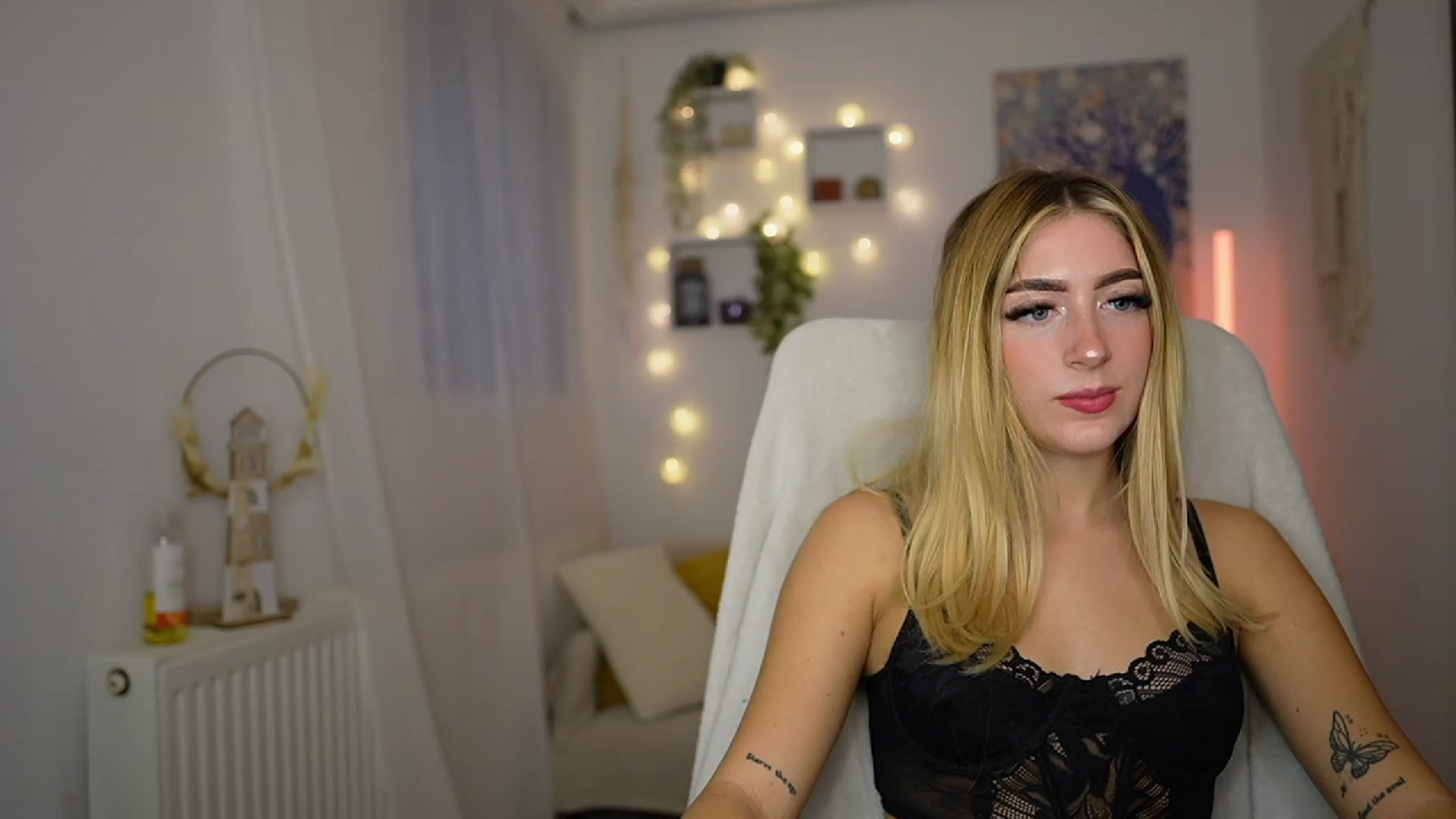 Gallery image thumbnail from Tina_Nappi18's myfreecams stream on, 10/05/2023, 15:30 image 19 of 20