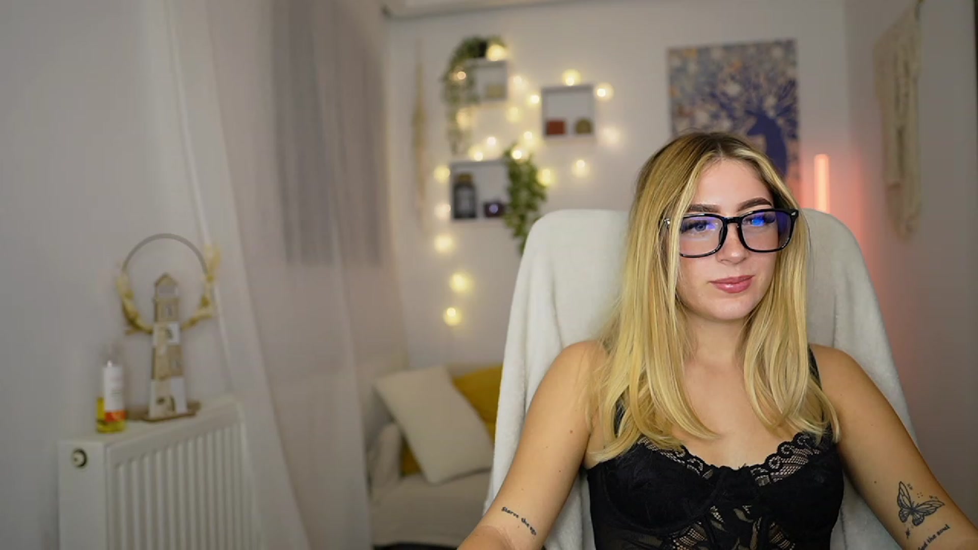 Gallery image thumbnail from Tina_Nappi18's myfreecams stream on, 10/05/2023, 16:51 image 20 of 20