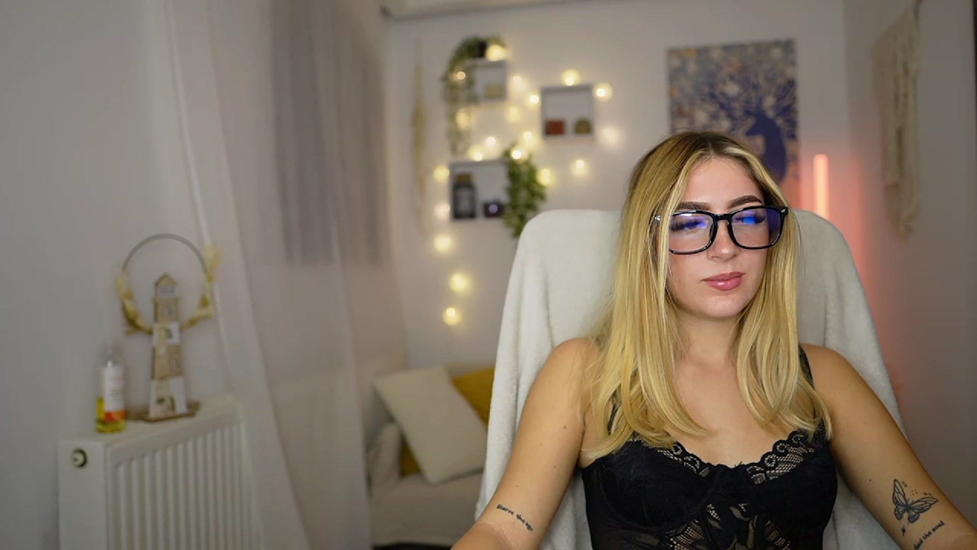 Gallery image thumbnail from Tina_Nappi18's myfreecams stream on, 10/05/2023, 16:51 image 17 of 20