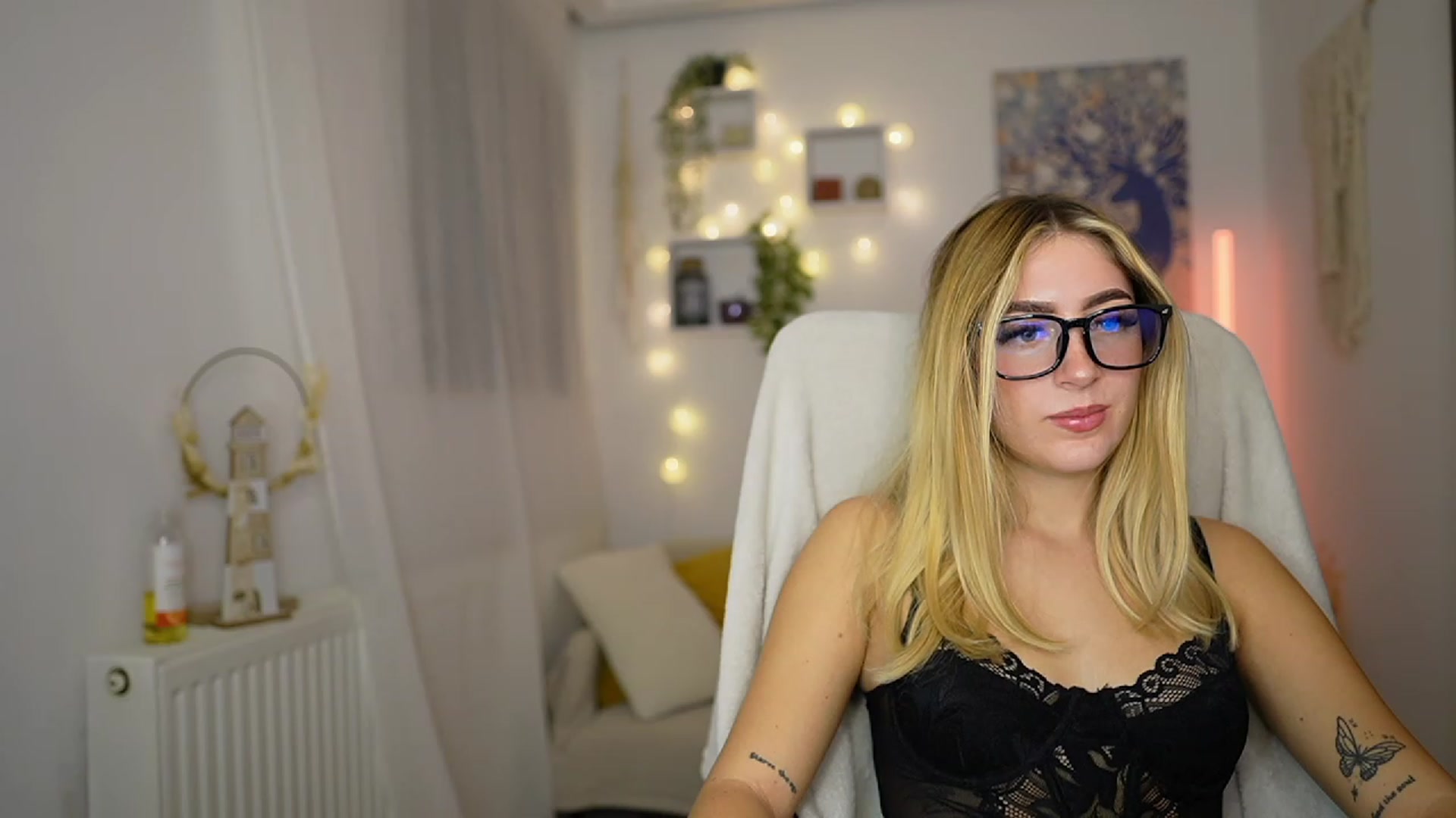 Gallery image thumbnail from Tina_Nappi18's myfreecams stream on, 10/05/2023, 16:51 image 15 of 20
