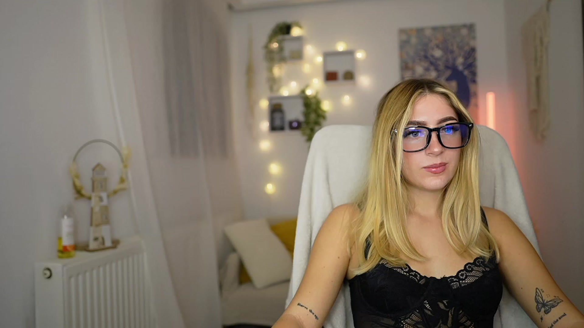 Gallery image thumbnail from Tina_Nappi18's myfreecams stream on, 10/05/2023, 16:51 image 18 of 20