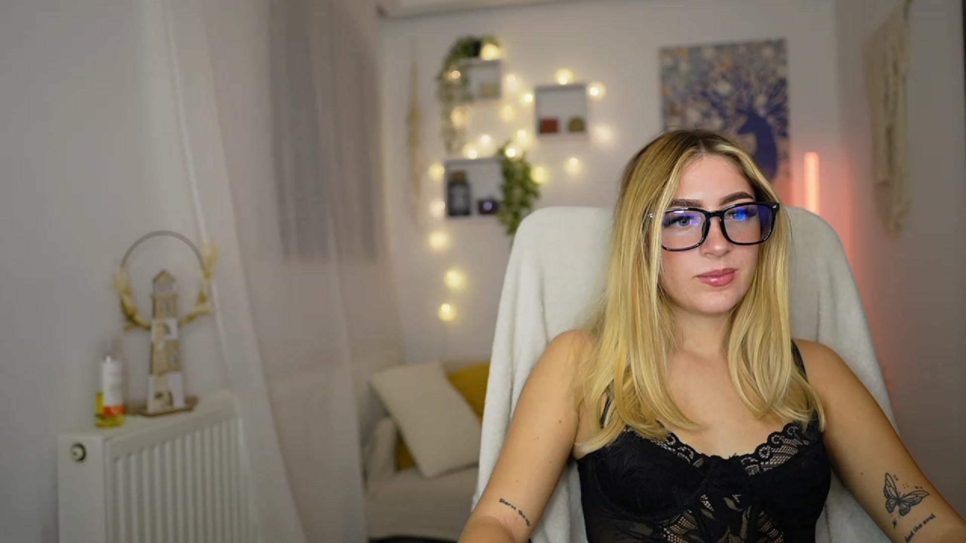 Gallery image thumbnail from Tina_Nappi18's myfreecams stream on, 10/05/2023, 16:51 image 16 of 20