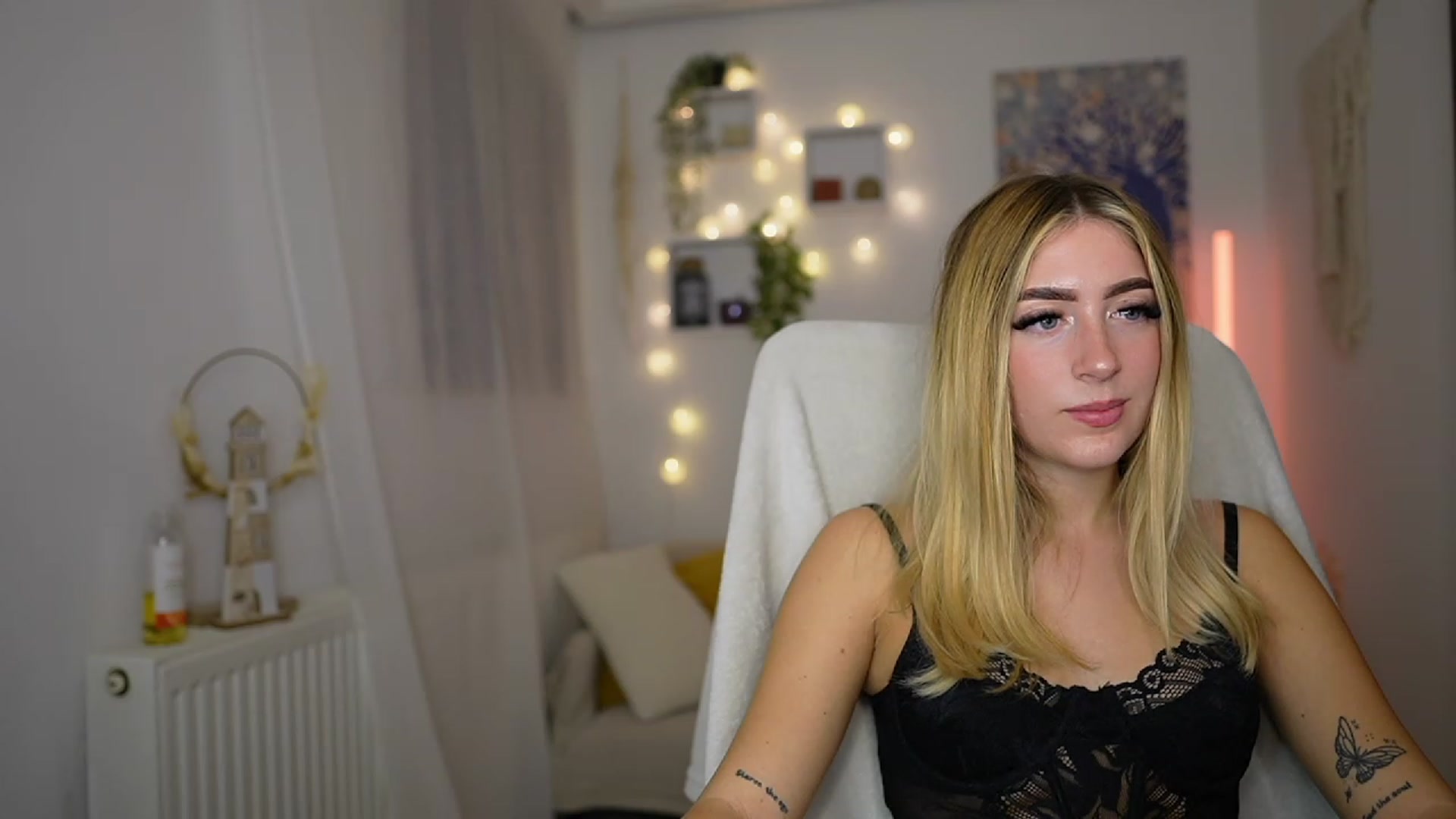 Gallery image thumbnail from Tina_Nappi18's myfreecams stream on, 10/05/2023, 17:50 image 17 of 20