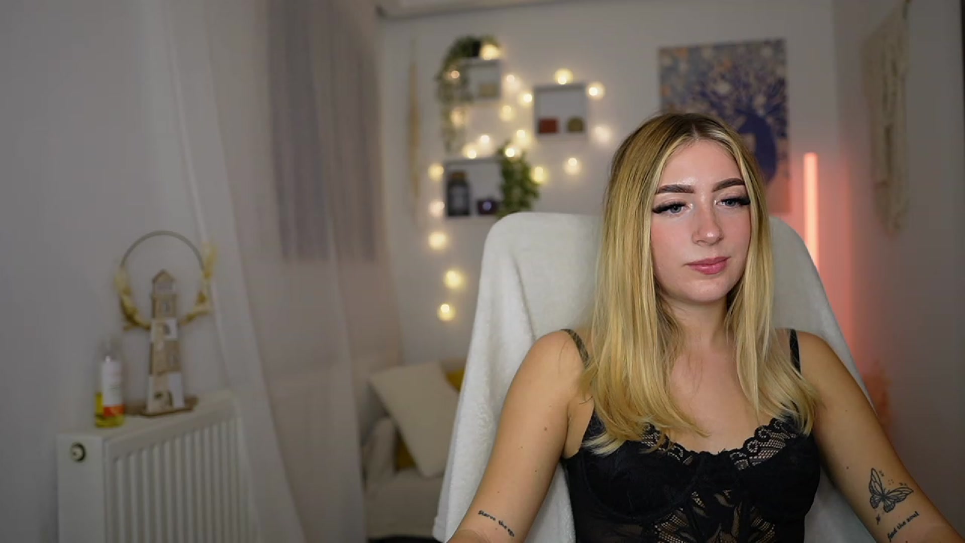 Gallery image thumbnail from Tina_Nappi18's myfreecams stream on, 10/05/2023, 17:50 image 8 of 20