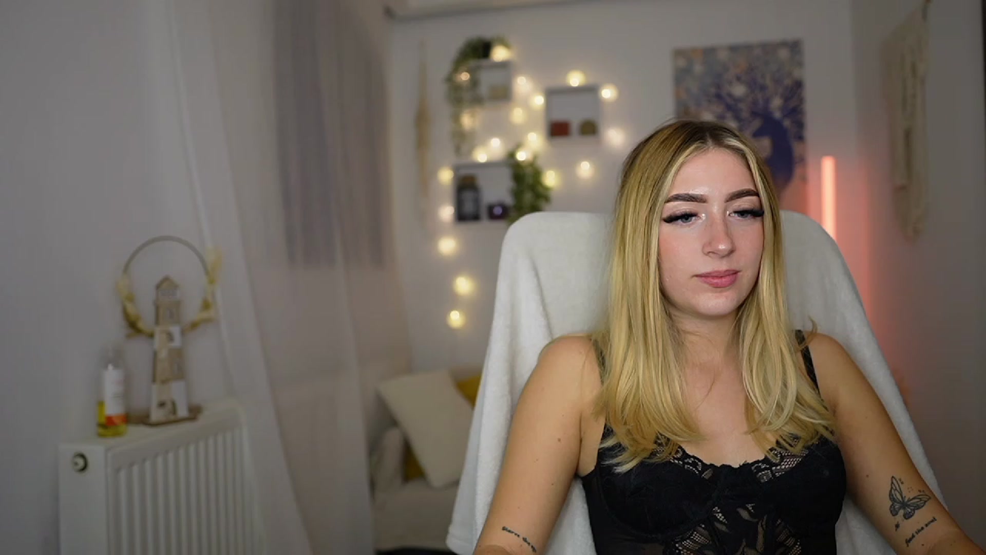 Gallery image thumbnail from Tina_Nappi18's myfreecams stream on, 10/05/2023, 17:50 image 1 of 20