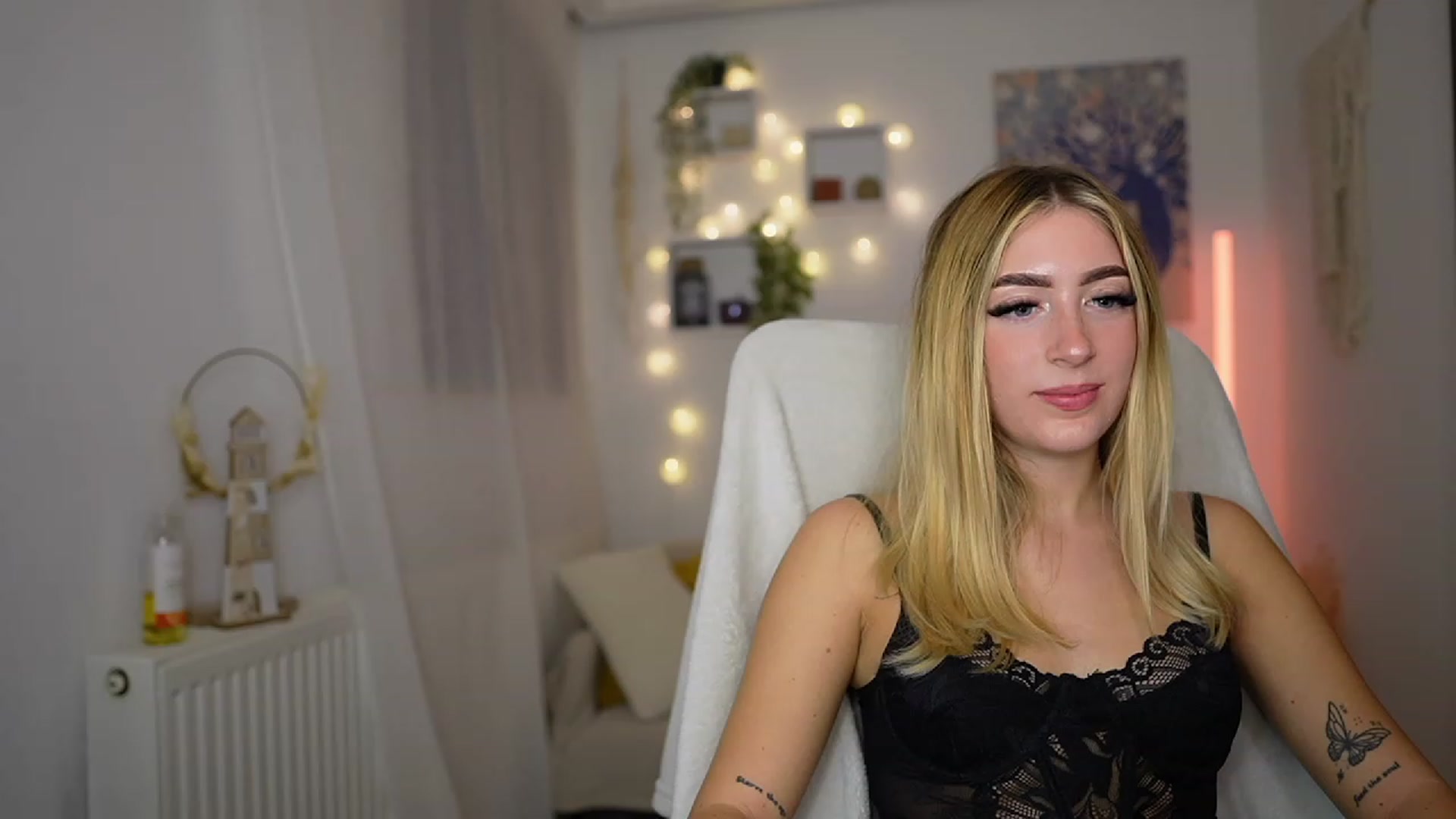 Gallery image thumbnail from Tina_Nappi18's myfreecams stream on, 10/05/2023, 17:50 image 5 of 20
