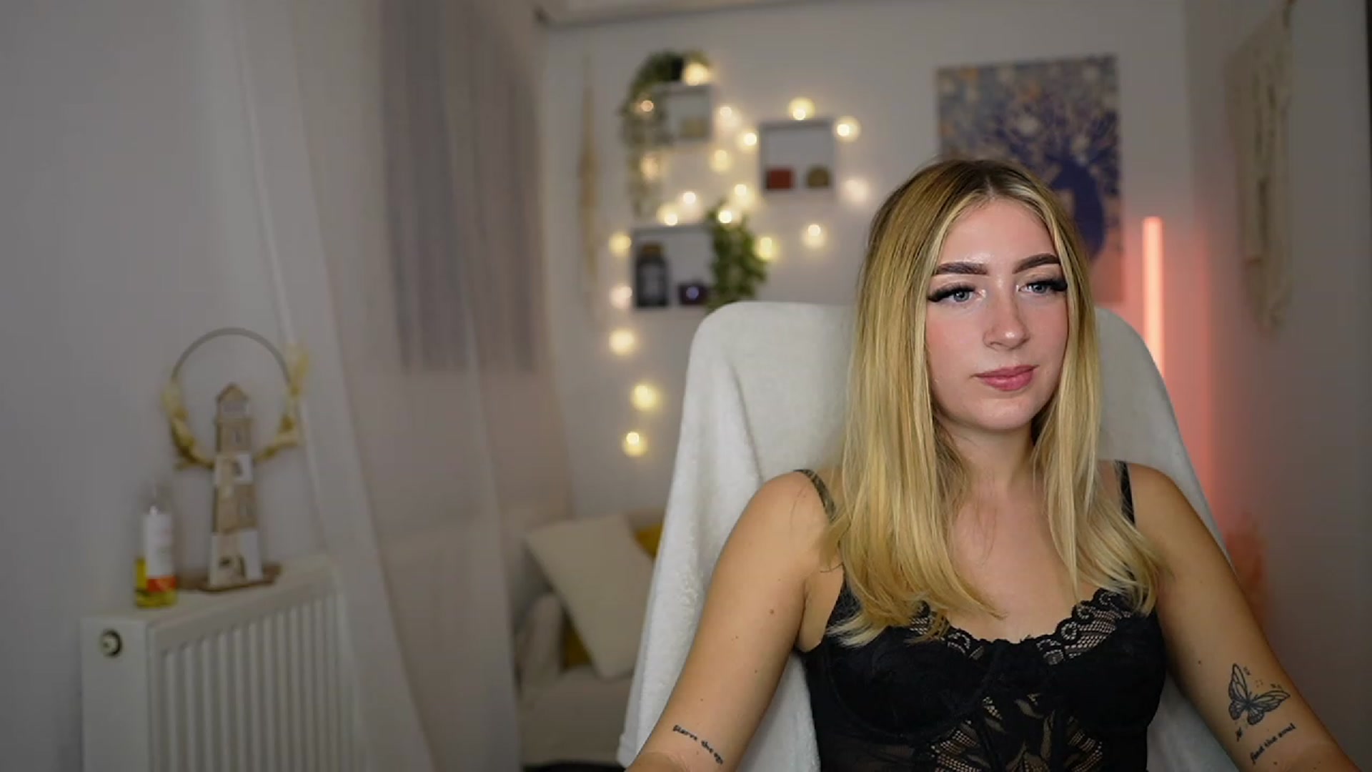 Gallery image thumbnail from Tina_Nappi18's myfreecams stream on, 10/05/2023, 17:50 image 7 of 20