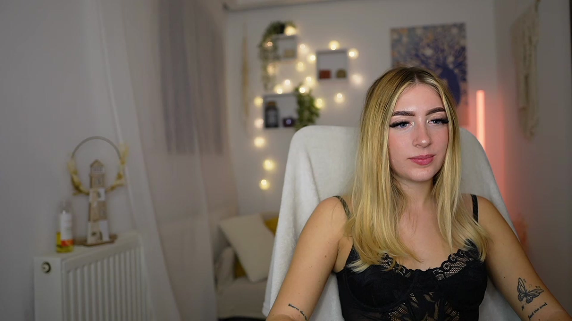 Gallery image thumbnail from Tina_Nappi18's myfreecams stream on, 10/05/2023, 17:50 image 11 of 20
