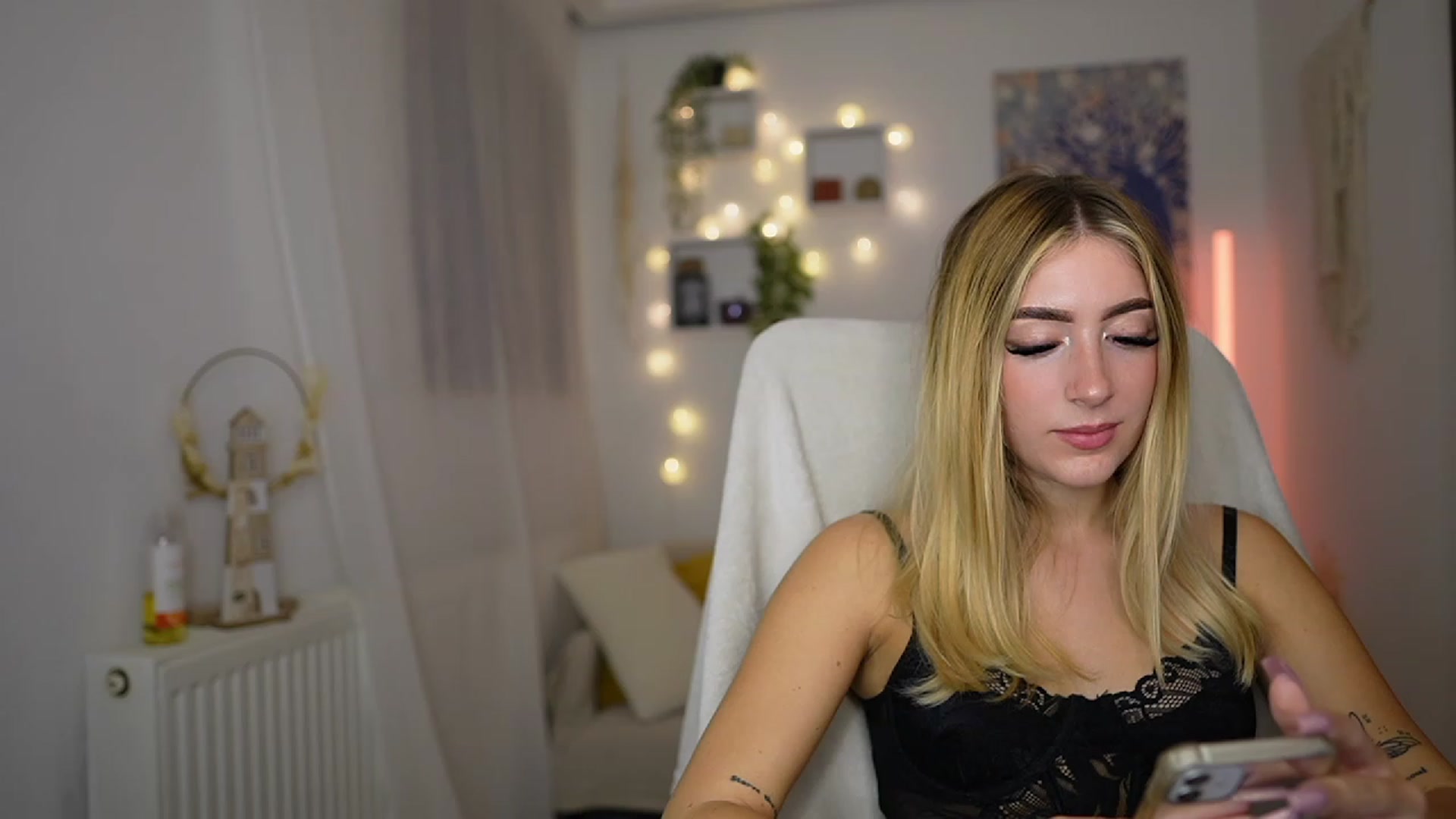 Gallery image thumbnail from Tina_Nappi18's myfreecams stream on, 10/05/2023, 17:50 image 18 of 20