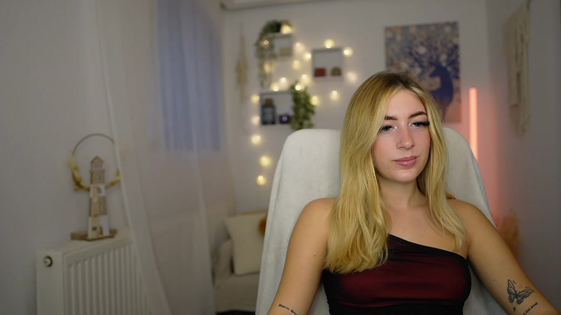 Gallery image thumbnail from Tina_Nappi18's myfreecams stream on, 10/06/2023, 14:00 image 6 of 20