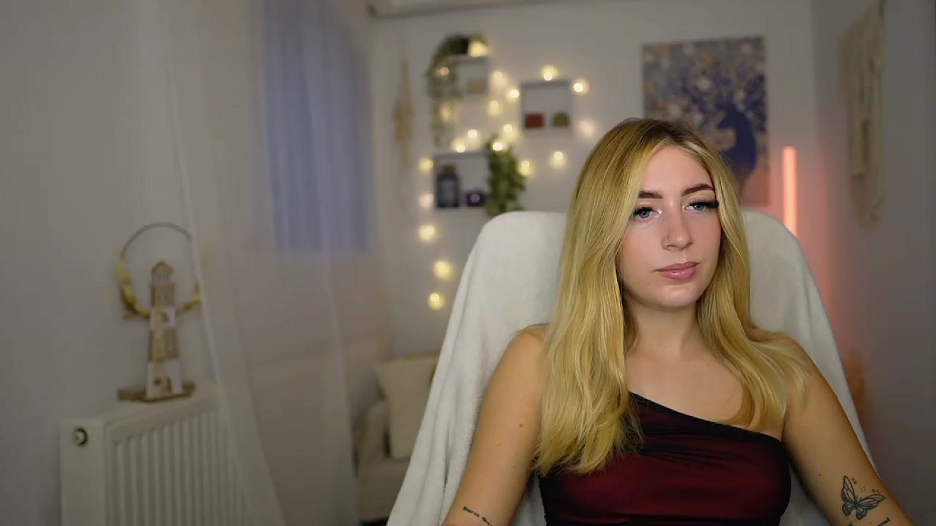 Gallery image thumbnail from Tina_Nappi18's myfreecams stream on, 10/06/2023, 14:00 image 17 of 20