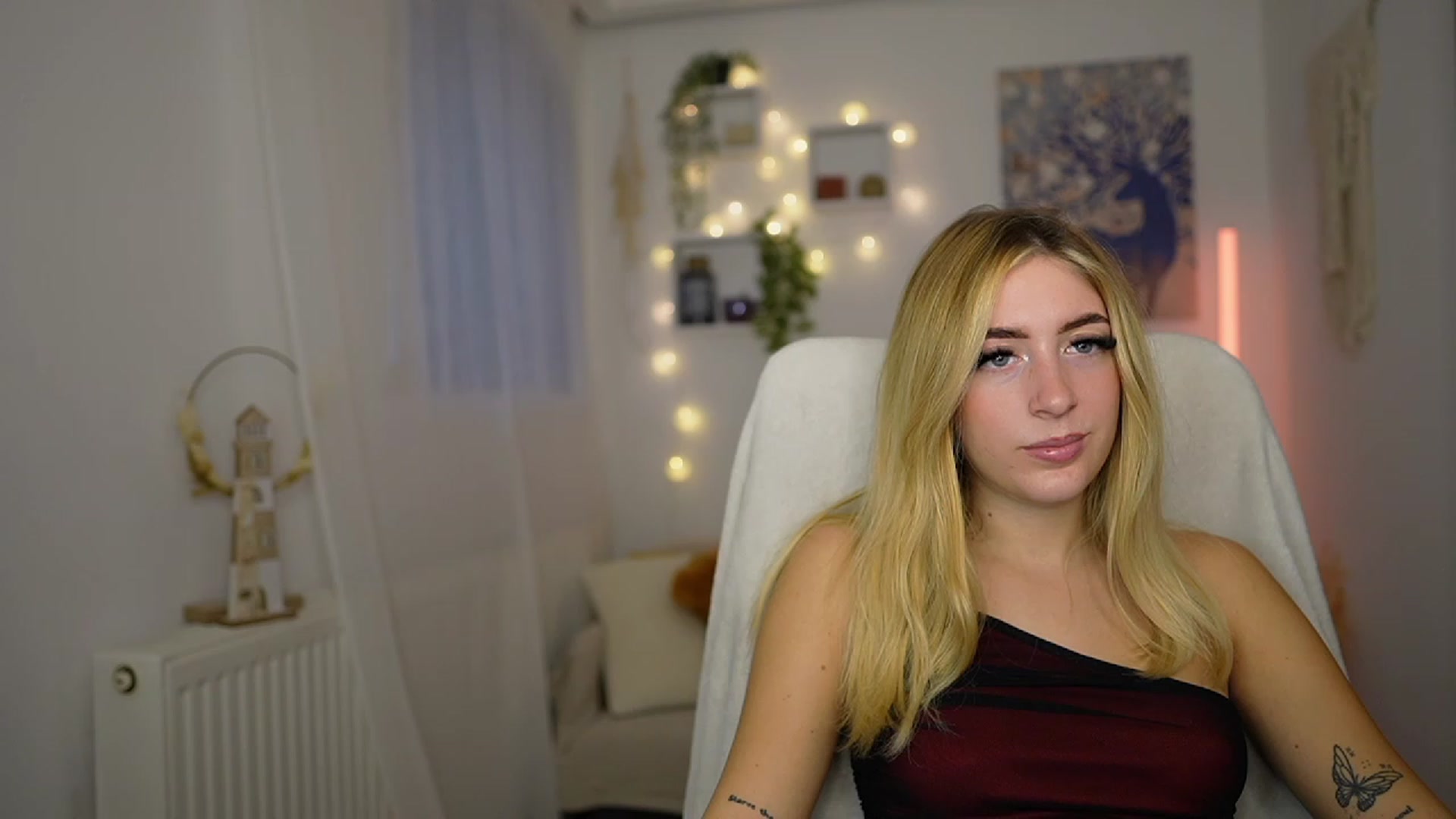 Gallery image thumbnail from Tina_Nappi18's myfreecams stream on, 10/06/2023, 14:00 image 11 of 20