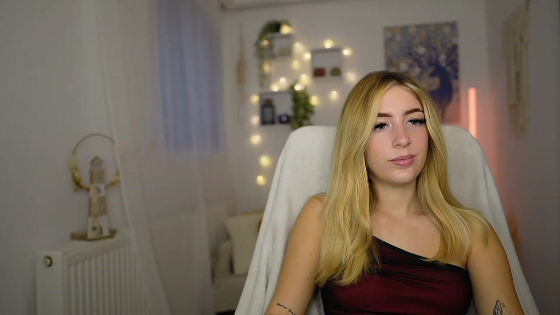 Gallery image thumbnail from Tina_Nappi18's myfreecams stream on, 10/06/2023, 14:00 image 16 of 20
