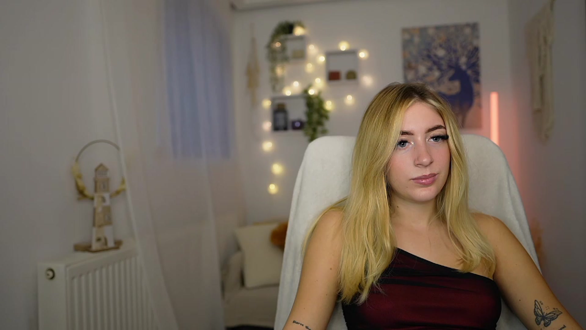 Gallery image thumbnail from Tina_Nappi18's myfreecams stream on, 10/06/2023, 14:00 image 9 of 20
