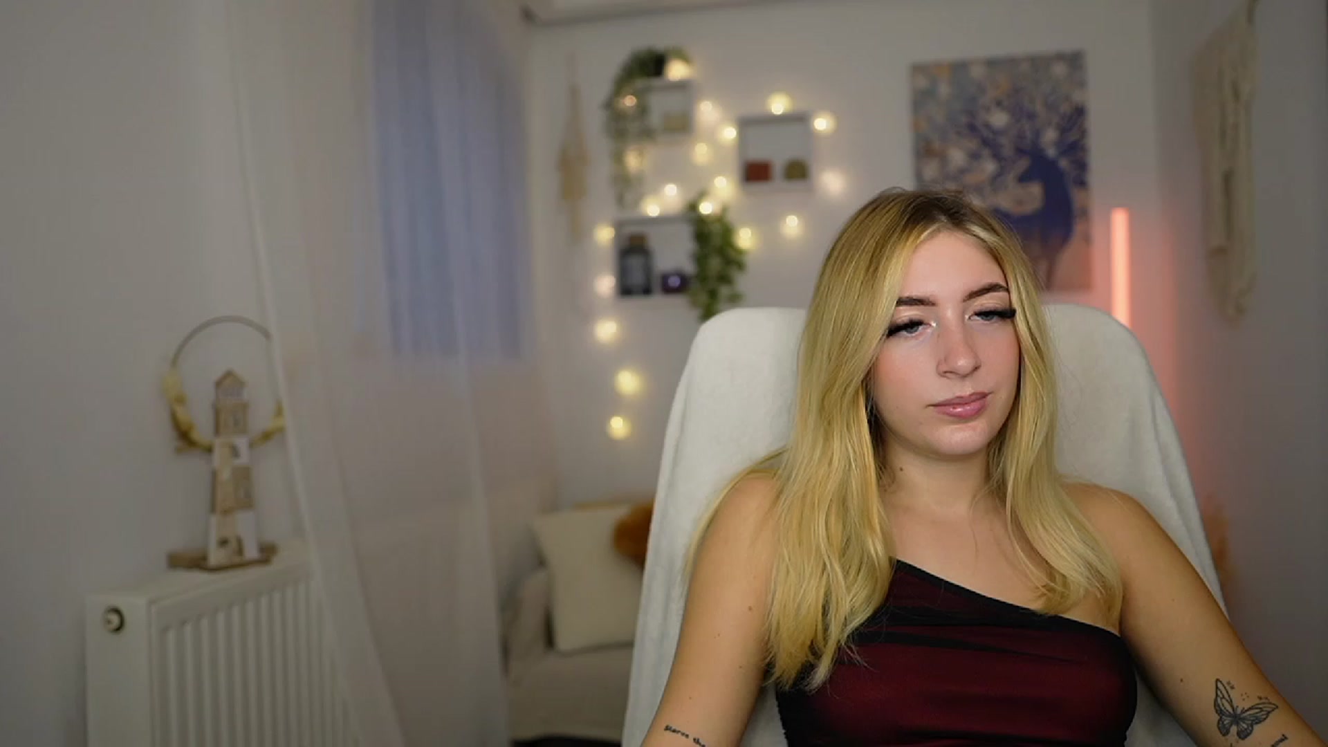 Gallery image thumbnail from Tina_Nappi18's myfreecams stream on, 10/06/2023, 14:00 image 10 of 20