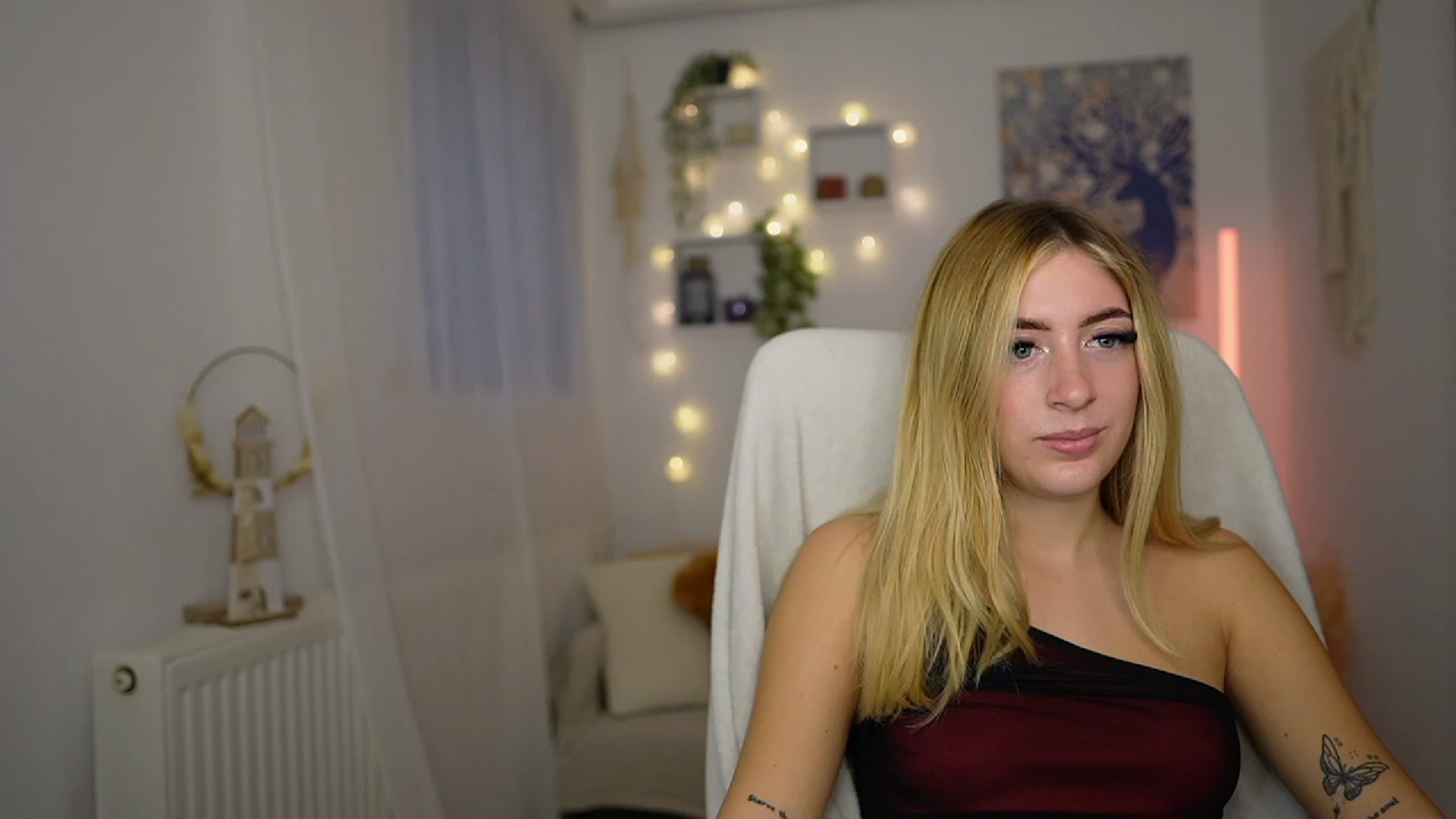Gallery image thumbnail from Tina_Nappi18's myfreecams stream on, 10/06/2023, 15:22 image 17 of 20