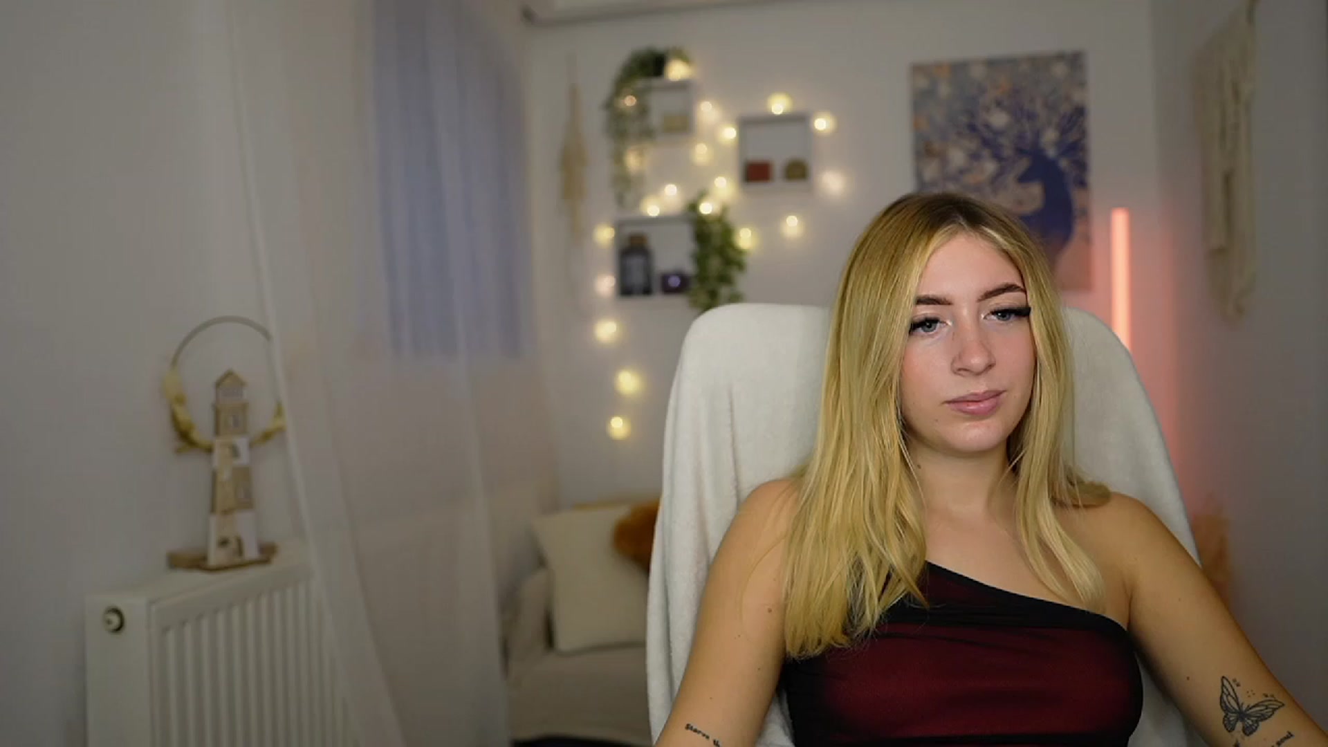 Gallery image thumbnail from Tina_Nappi18's myfreecams stream on, 10/06/2023, 15:22 image 12 of 20