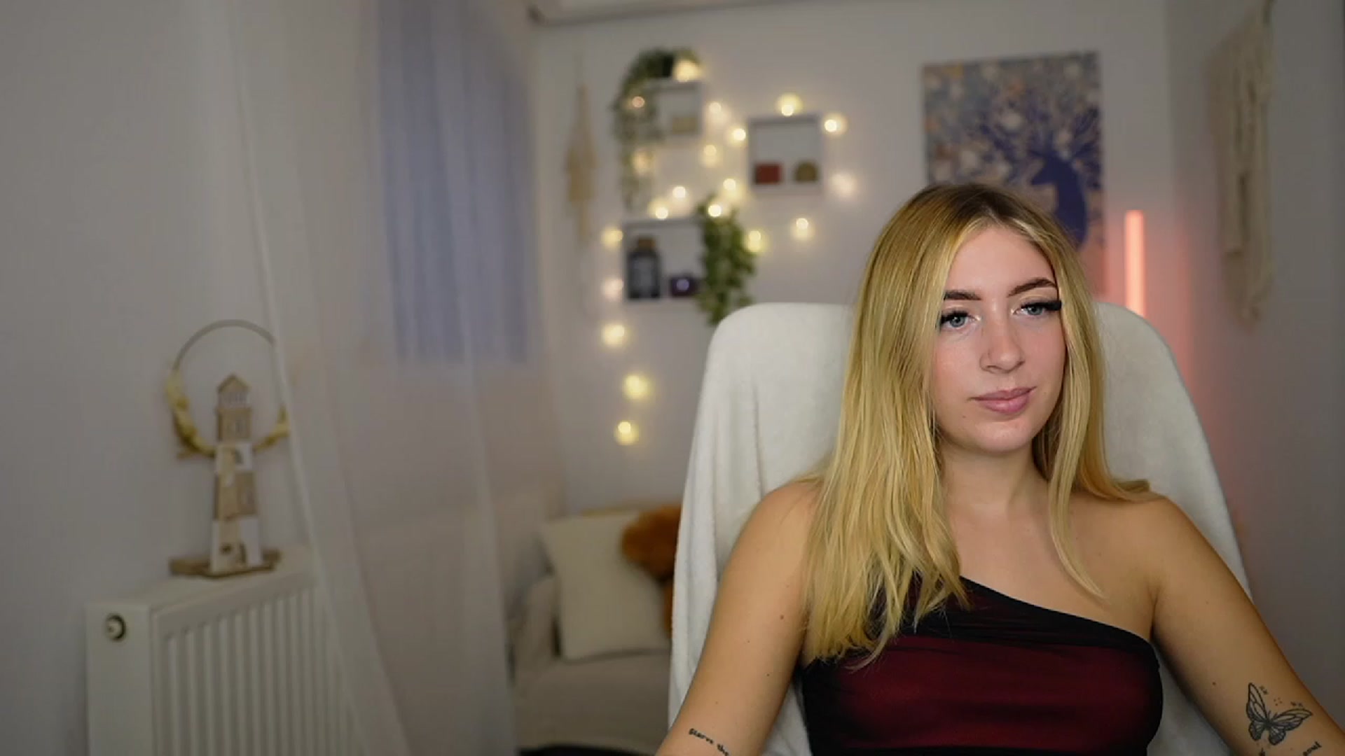 Gallery image thumbnail from Tina_Nappi18's myfreecams stream on, 10/06/2023, 15:22 image 15 of 20