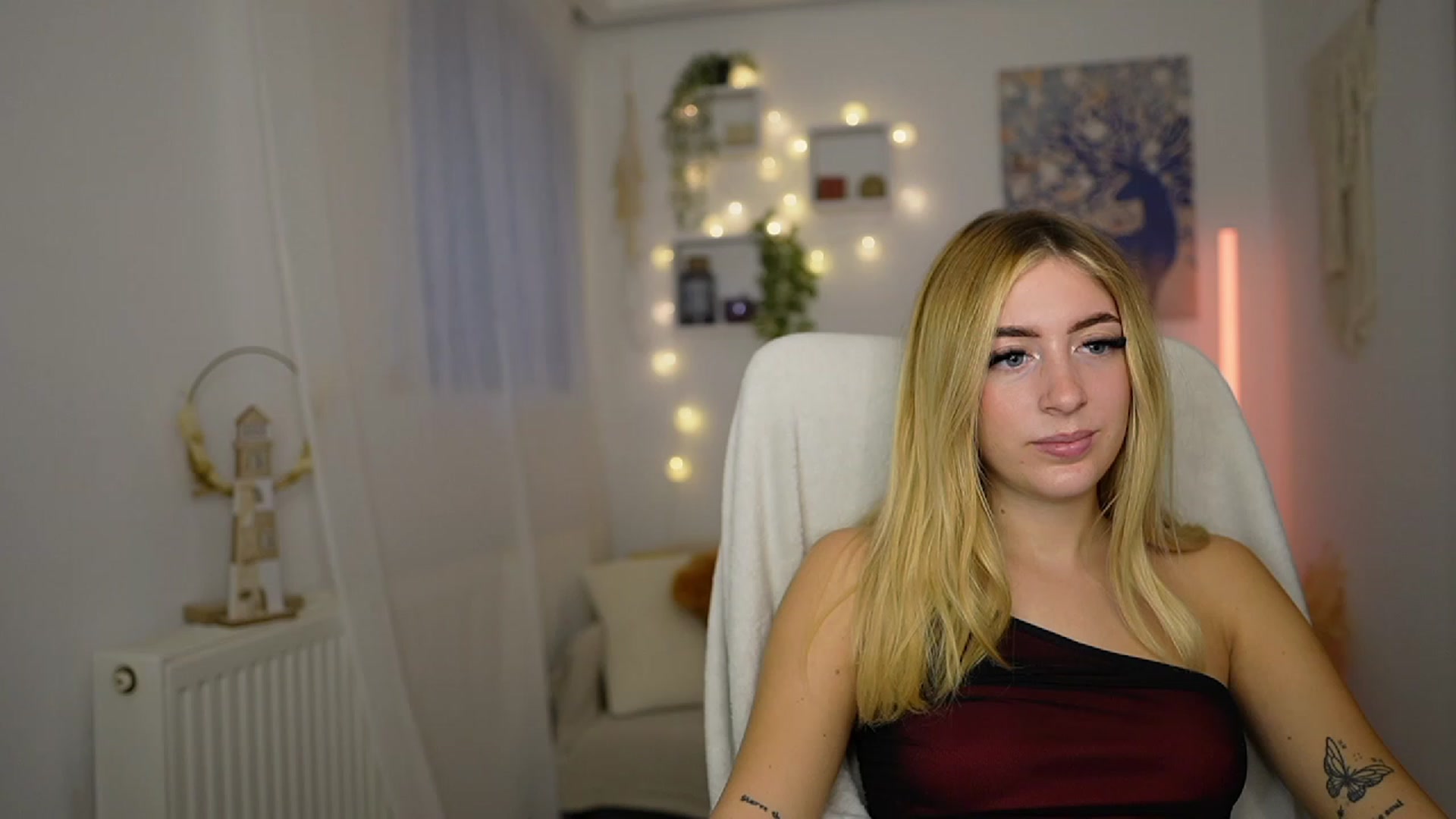 Gallery image thumbnail from Tina_Nappi18's myfreecams stream on, 10/06/2023, 15:22 image 10 of 20