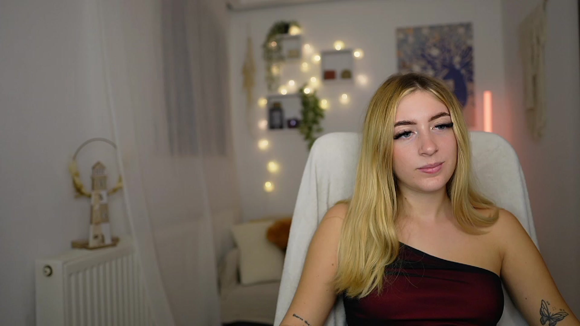 Gallery image thumbnail from Tina_Nappi18's myfreecams stream on, 10/06/2023, 17:15 image 3 of 20