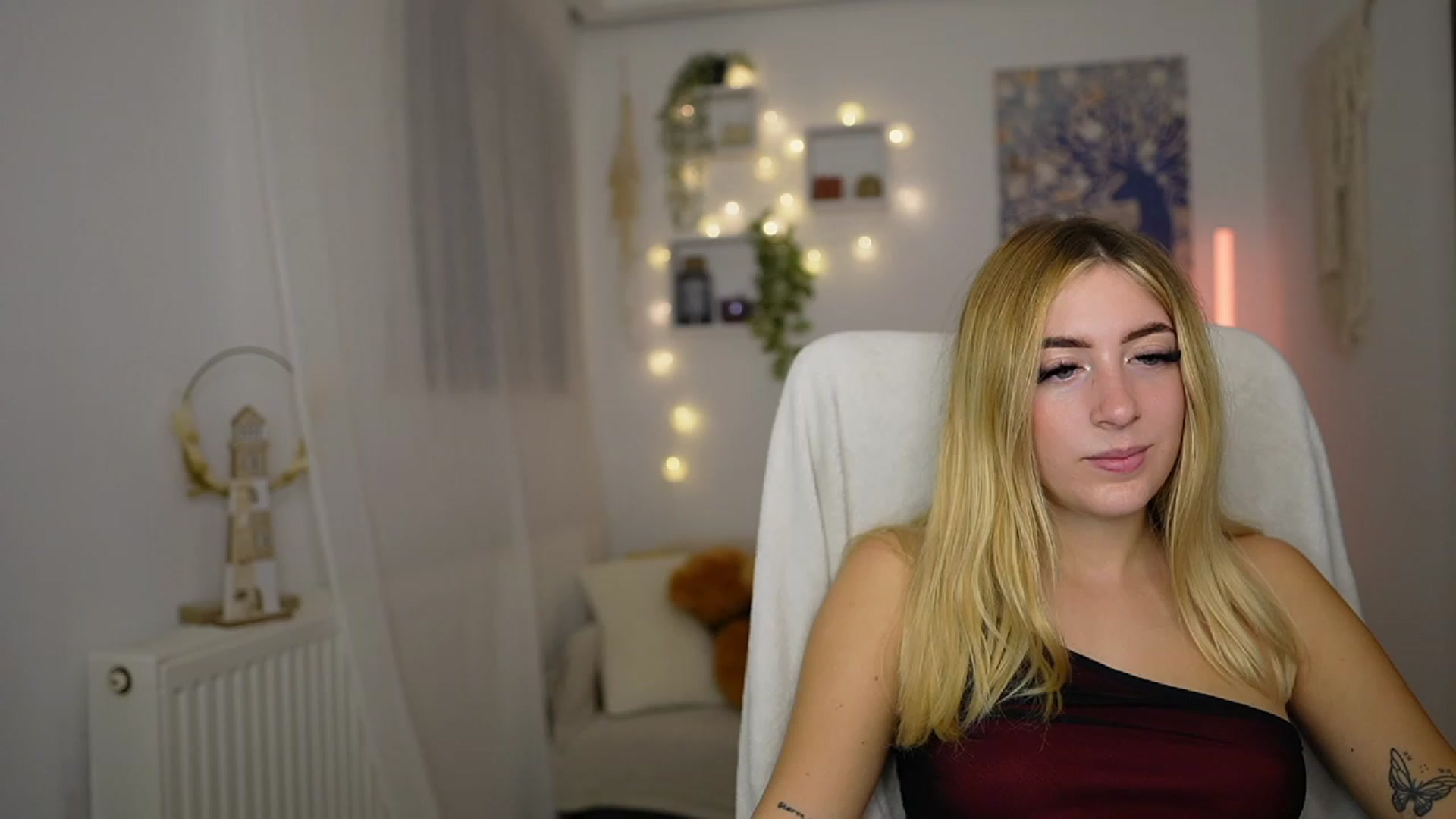 Gallery image thumbnail from Tina_Nappi18's myfreecams stream on, 10/06/2023, 17:15 image 20 of 20