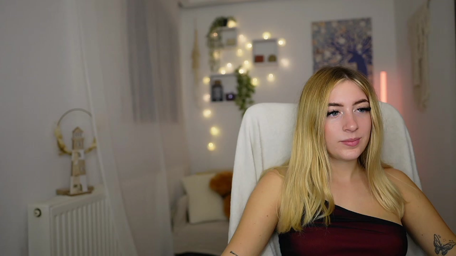Gallery image thumbnail from Tina_Nappi18's myfreecams stream on, 10/06/2023, 17:15 image 18 of 20