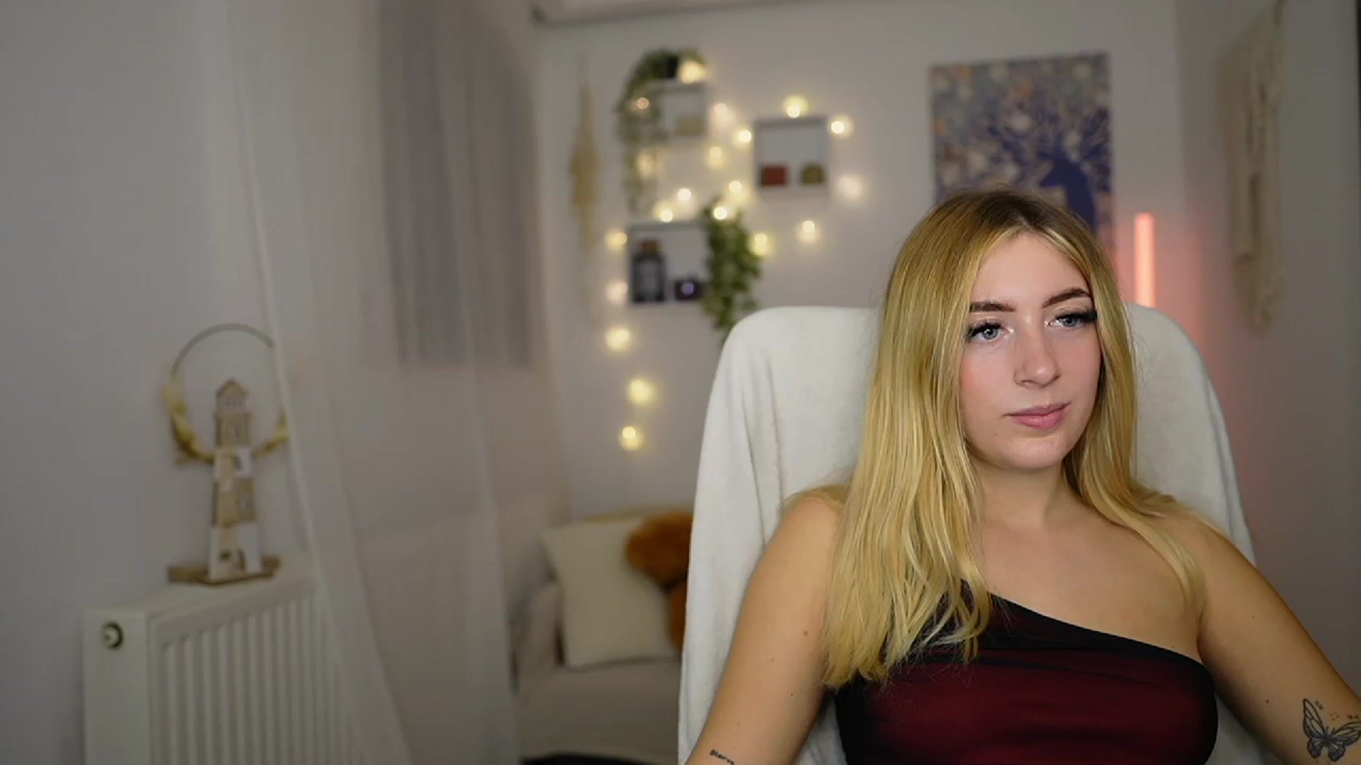 Gallery image thumbnail from Tina_Nappi18's myfreecams stream on, 10/06/2023, 17:15 image 15 of 20