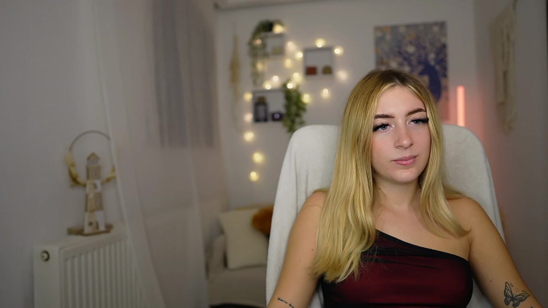 Gallery image thumbnail from Tina_Nappi18's myfreecams stream on, 10/06/2023, 17:15 image 4 of 20