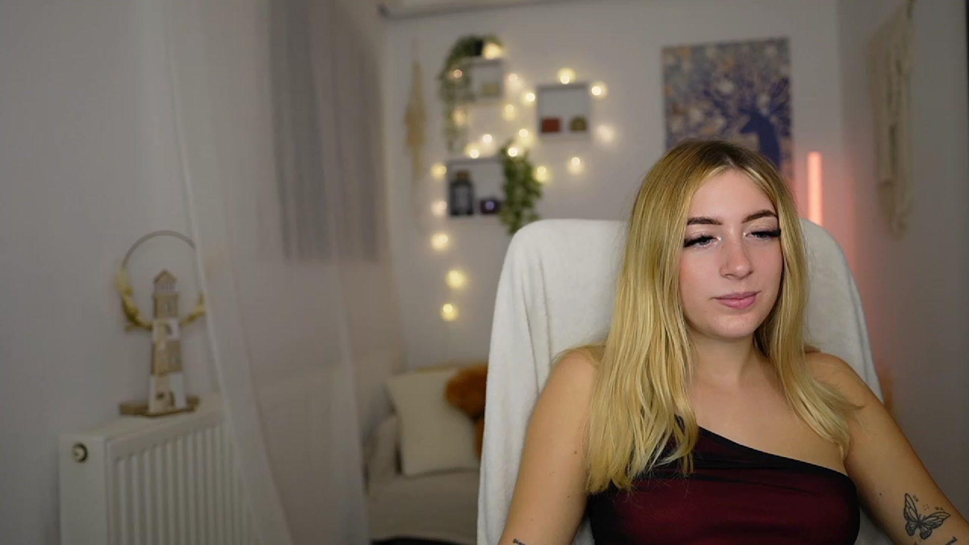 Gallery image thumbnail from Tina_Nappi18's myfreecams stream on, 10/06/2023, 17:15 image 16 of 20