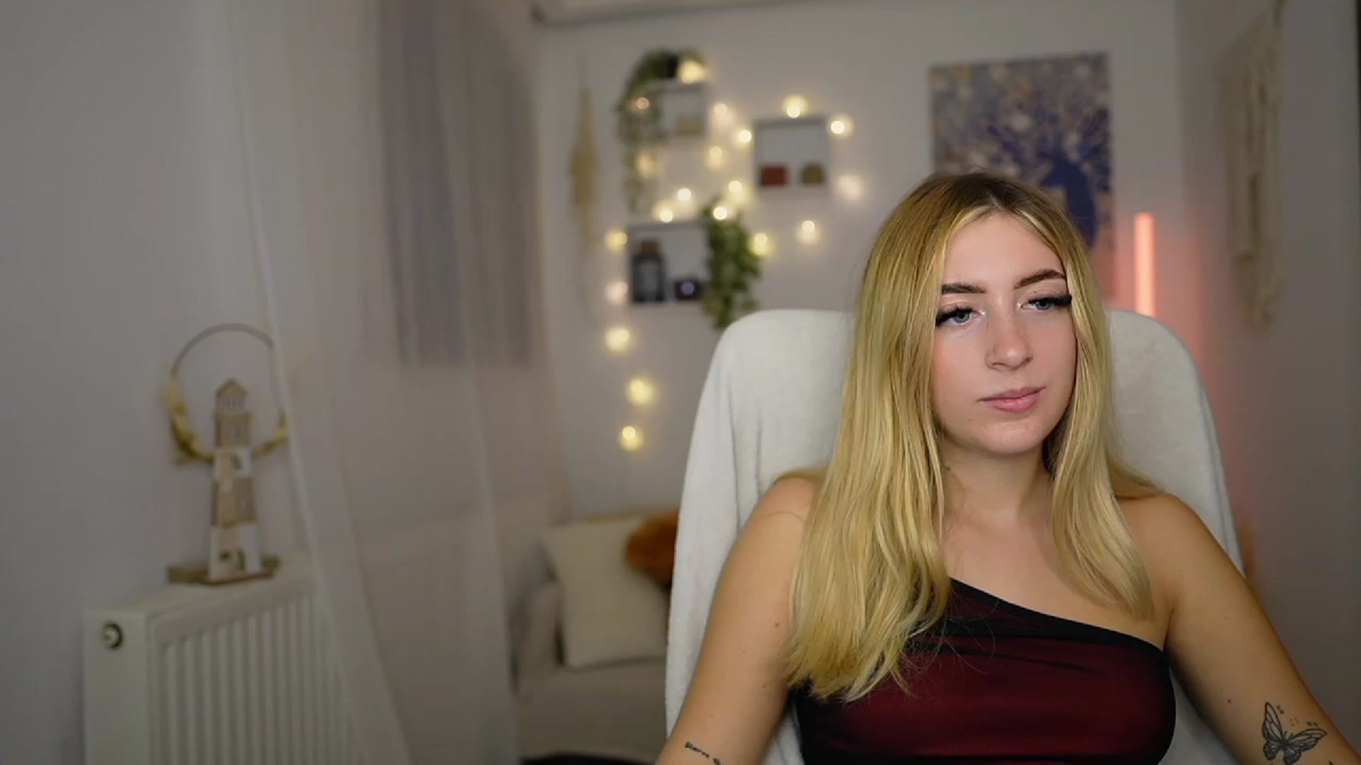 Gallery image thumbnail from Tina_Nappi18's myfreecams stream on, 10/06/2023, 17:15 image 6 of 20