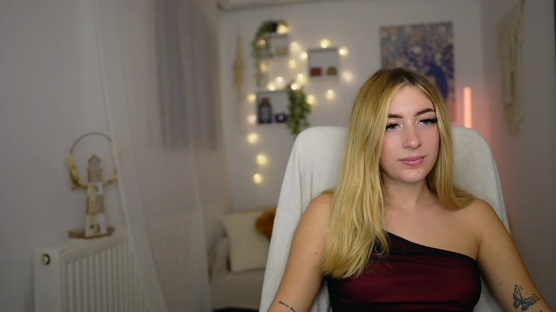 Gallery image thumbnail from Tina_Nappi18's myfreecams stream on, 10/06/2023, 17:15 image 2 of 20