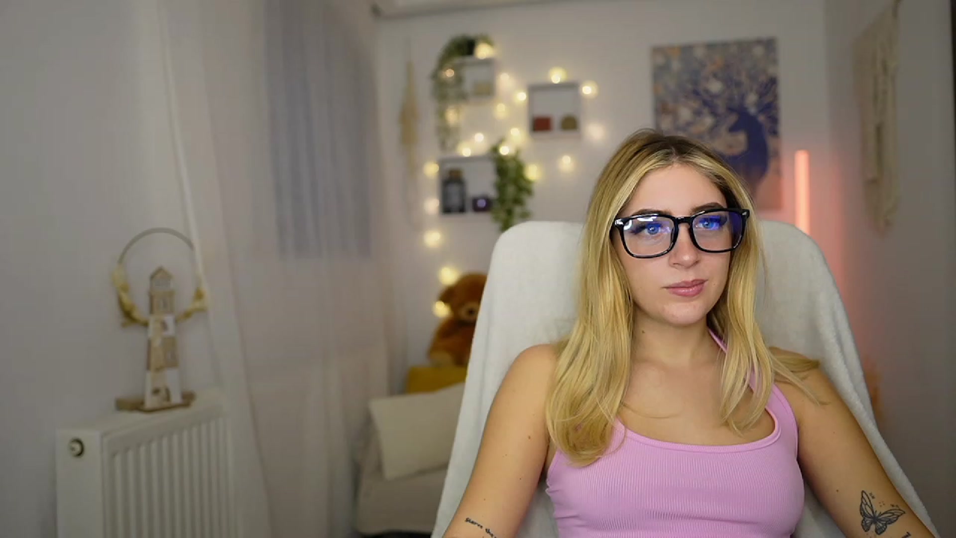 Gallery image thumbnail from Tina_Nappi18's myfreecams stream on, 10/09/2023, 14:09 image 17 of 20