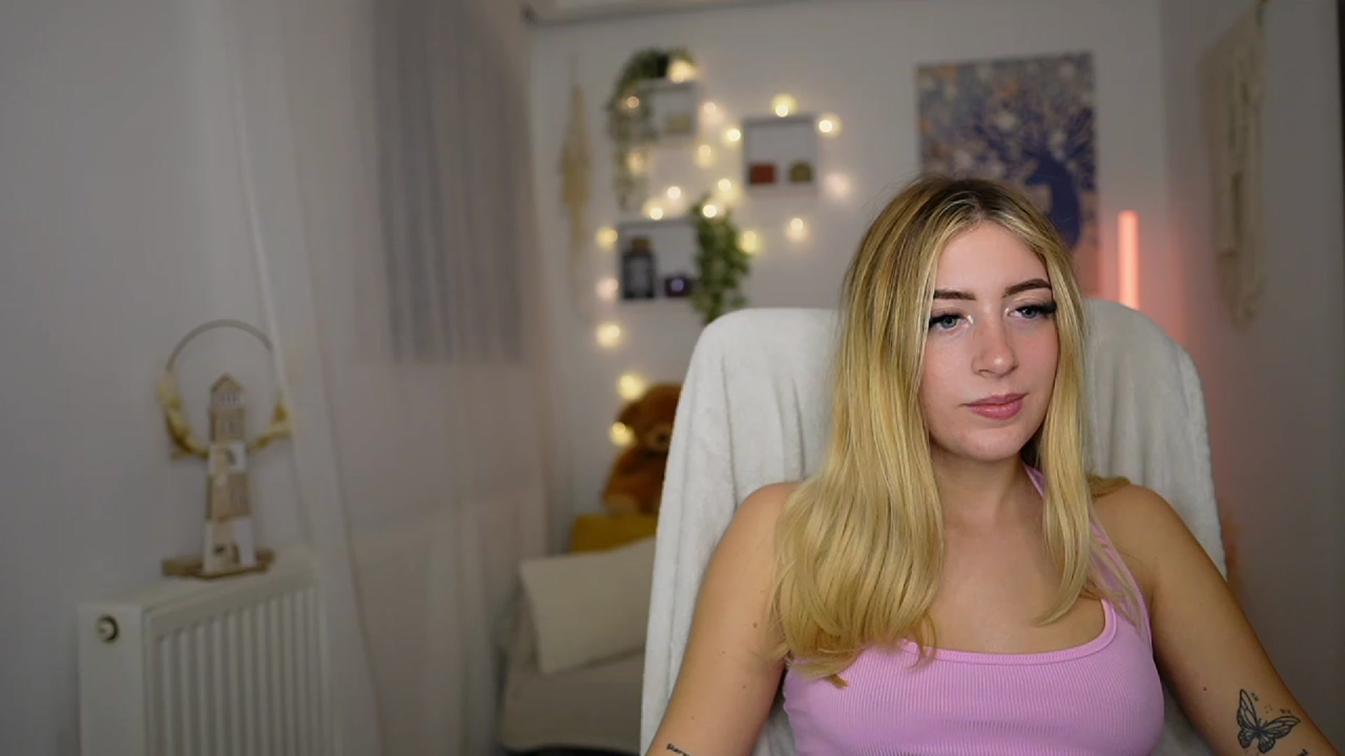 Gallery image thumbnail from Tina_Nappi18's myfreecams stream on, 10/09/2023, 16:24 image 15 of 20