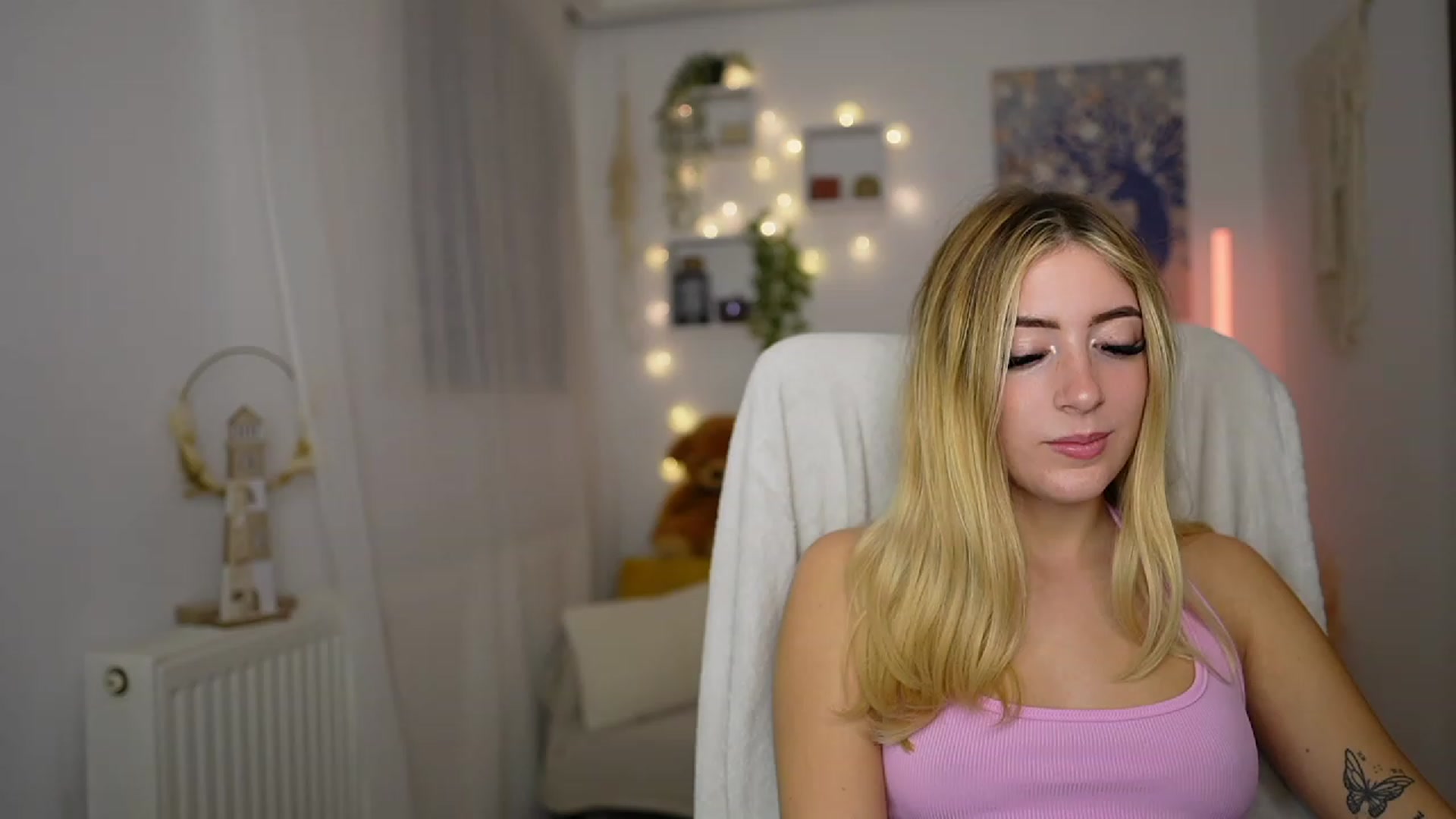 Gallery image thumbnail from Tina_Nappi18's myfreecams stream on, 10/09/2023, 16:24 image 17 of 20