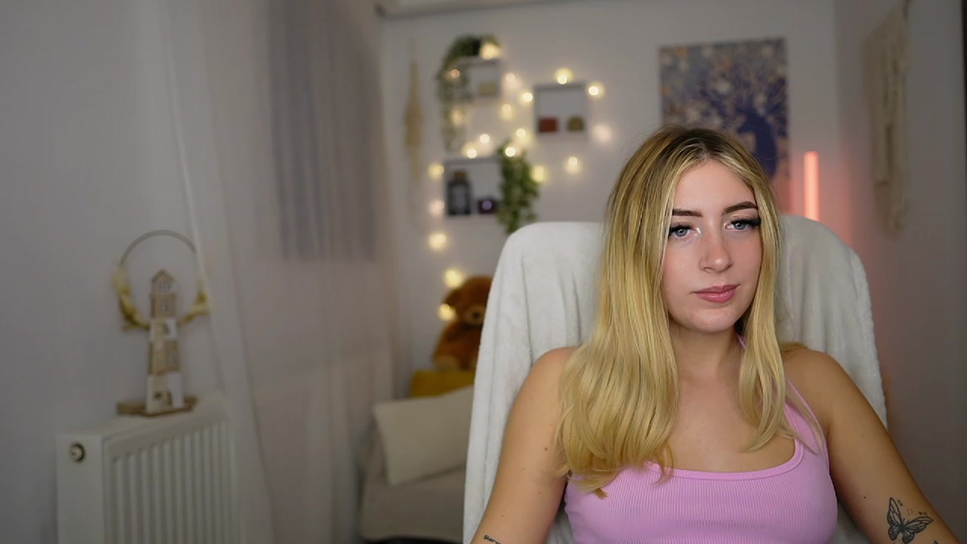 Gallery image thumbnail from Tina_Nappi18's myfreecams stream on, 10/09/2023, 16:24 image 16 of 20