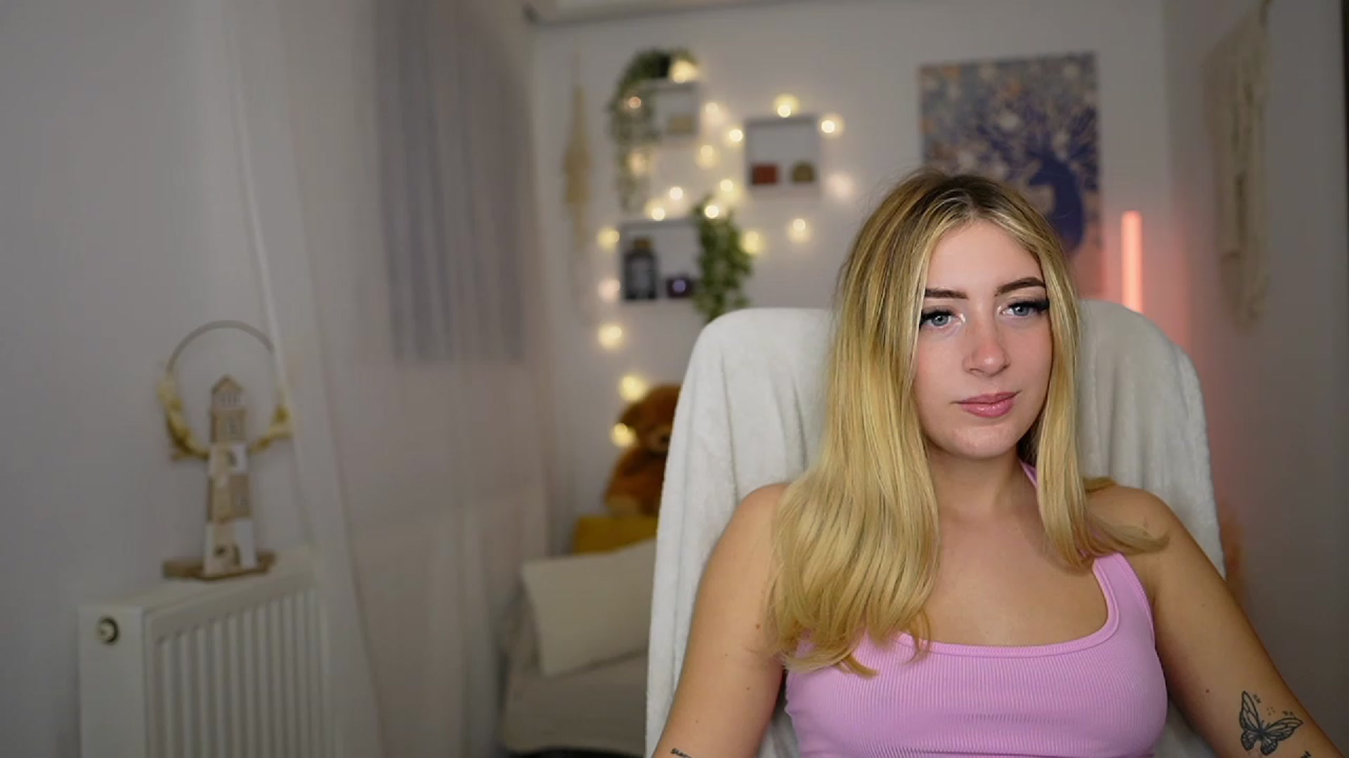 Gallery image thumbnail from Tina_Nappi18's myfreecams stream on, 10/09/2023, 16:24 image 7 of 20