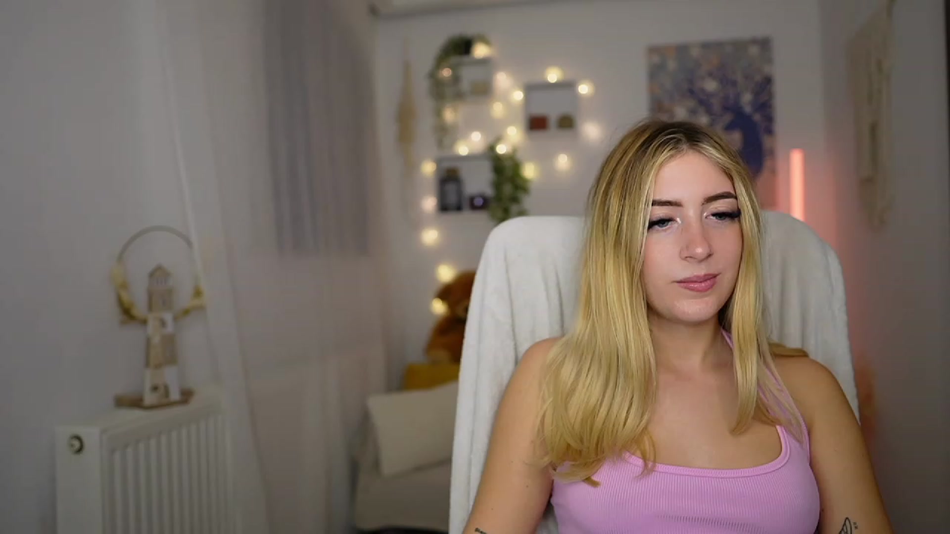 Gallery image thumbnail from Tina_Nappi18's myfreecams stream on, 10/09/2023, 16:24 image 12 of 20