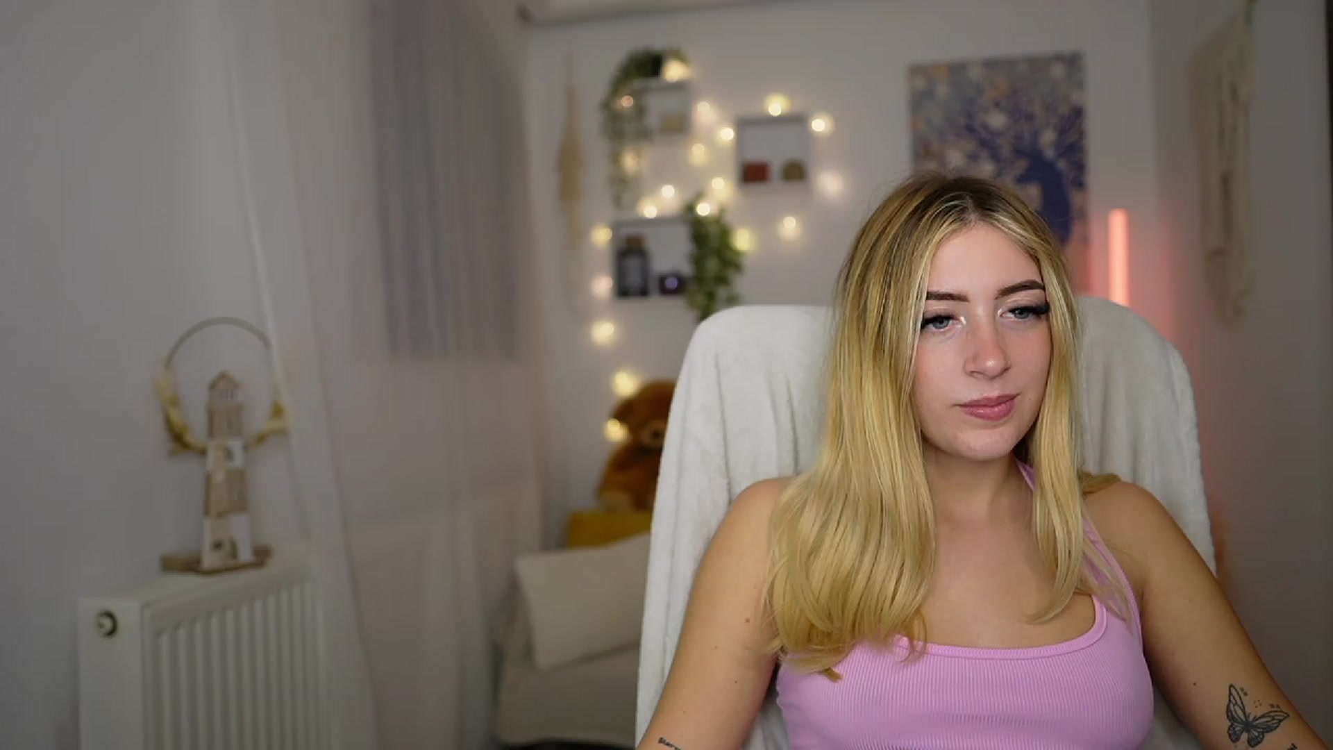 Gallery image thumbnail from Tina_Nappi18's myfreecams stream on, 10/09/2023, 16:24 image 14 of 20