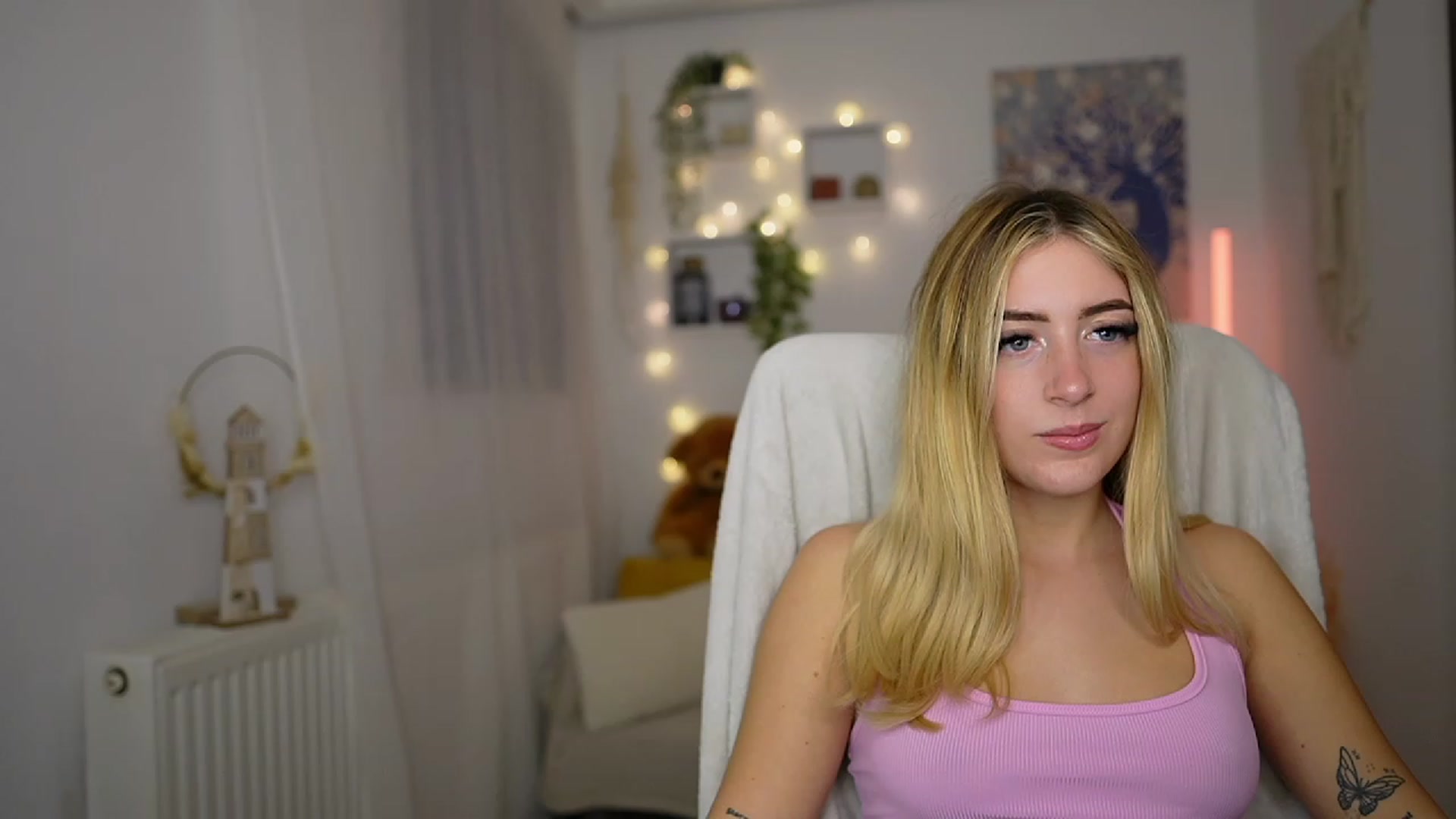 Gallery image thumbnail from Tina_Nappi18's myfreecams stream on, 10/09/2023, 16:24 image 9 of 20
