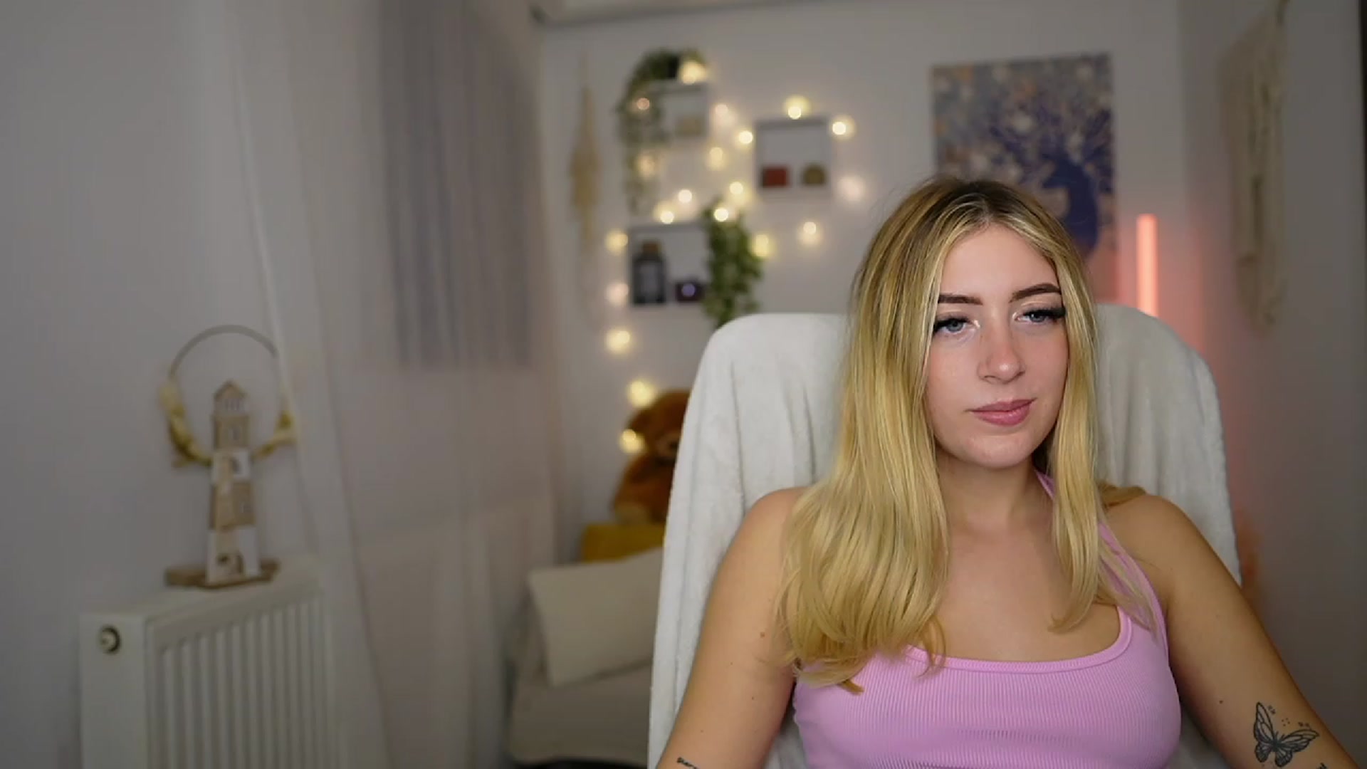 Gallery image thumbnail from Tina_Nappi18's myfreecams stream on, 10/09/2023, 16:24 image 13 of 20