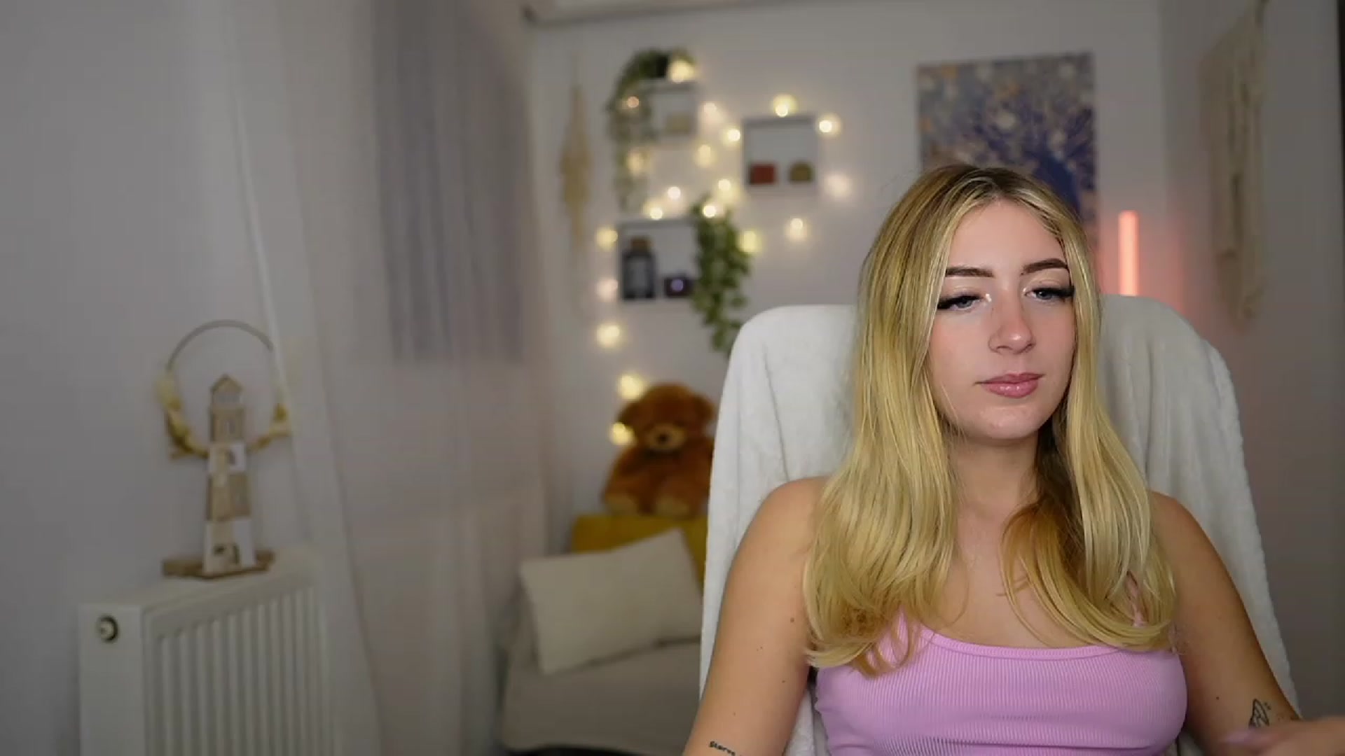 Gallery image thumbnail from Tina_Nappi18's myfreecams stream on, 10/09/2023, 16:24 image 1 of 20