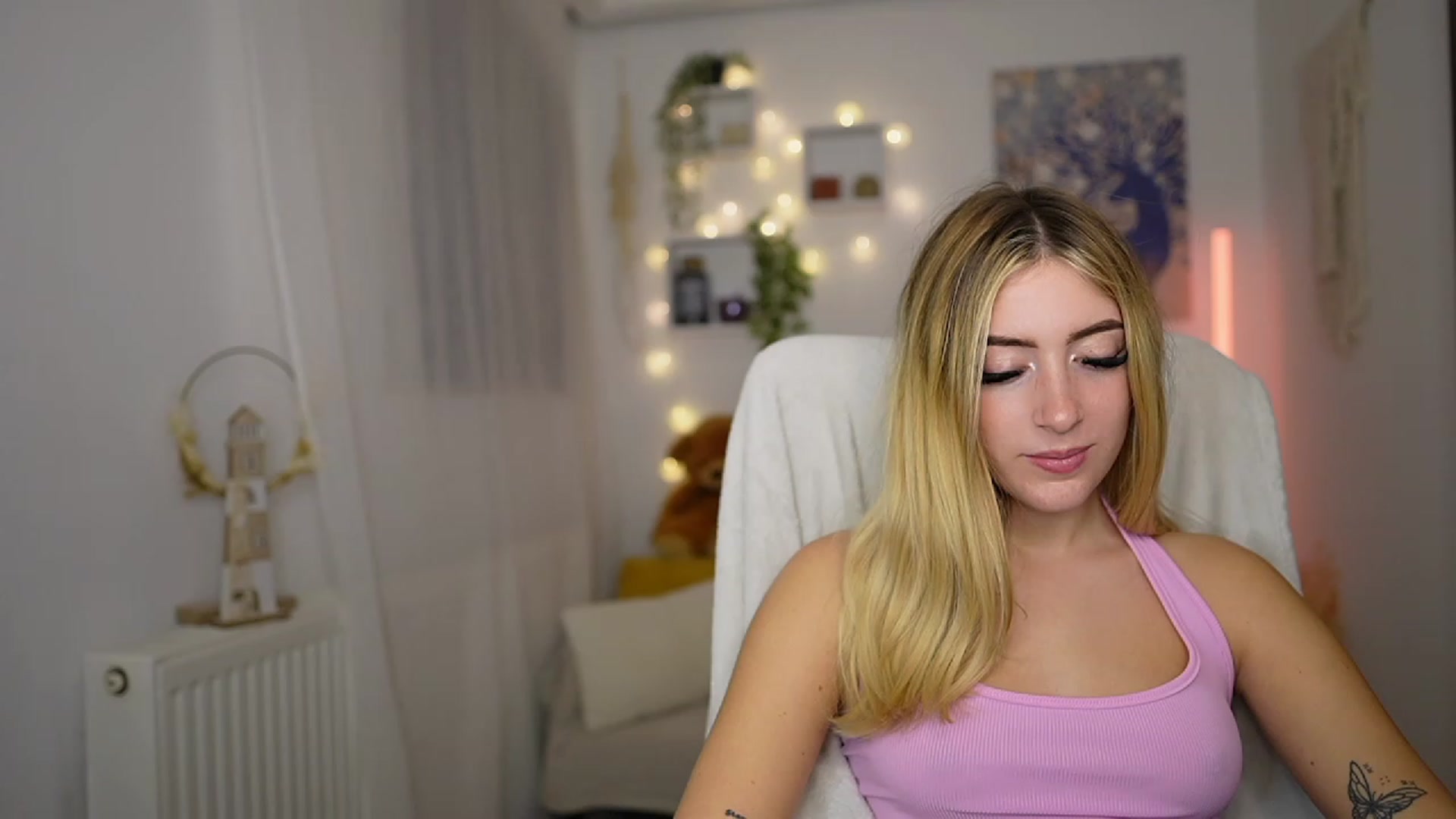 Gallery image thumbnail from Tina_Nappi18's myfreecams stream on, 10/09/2023, 16:24 image 20 of 20